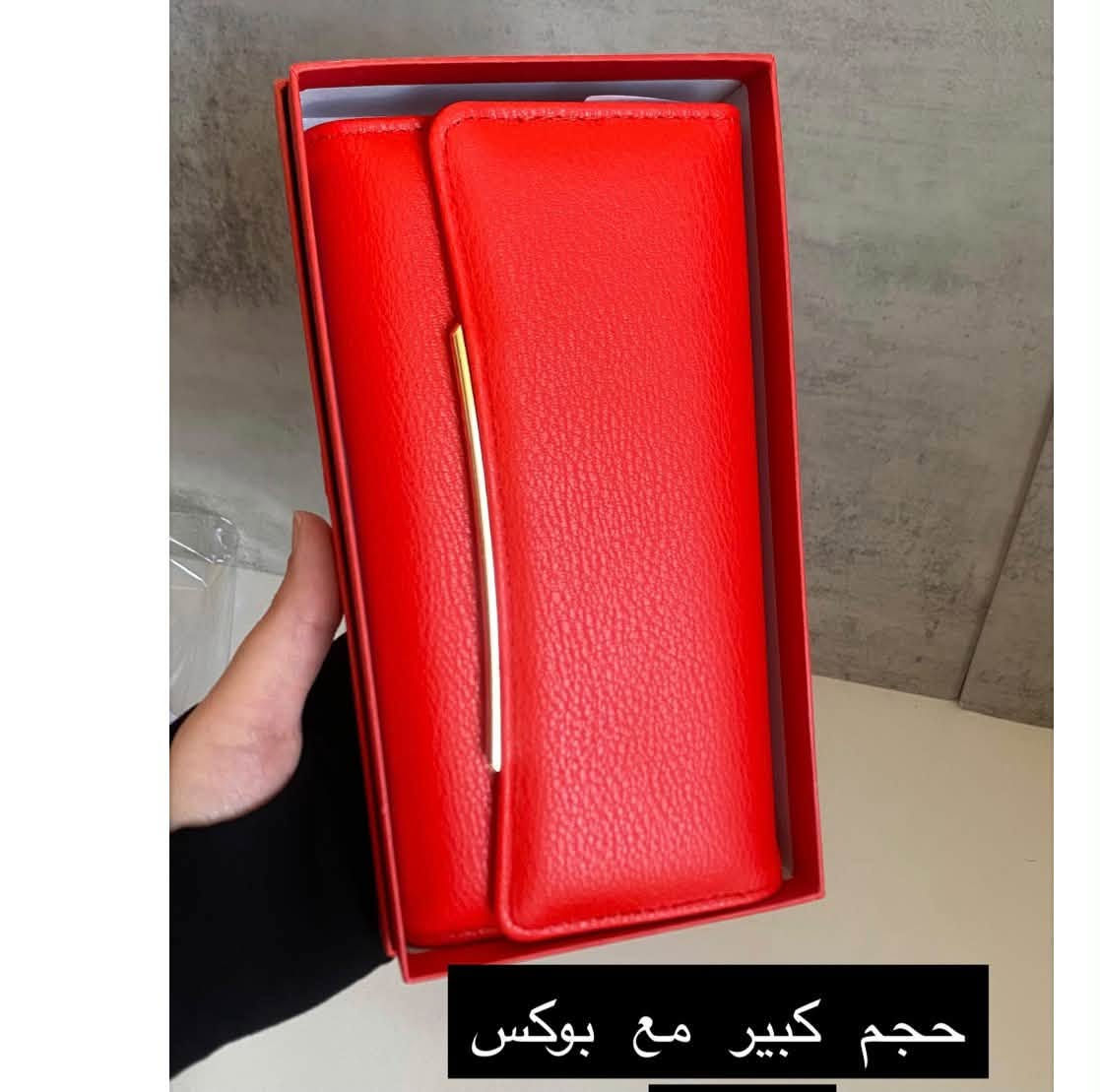 عندي كميه جزادين مع بوكس دا اصفيهم للتواصل واتساب
‭***********‬وهاي نماذج منهم

نص مكتوب في الصور:
- حجم كبير مع بوكس