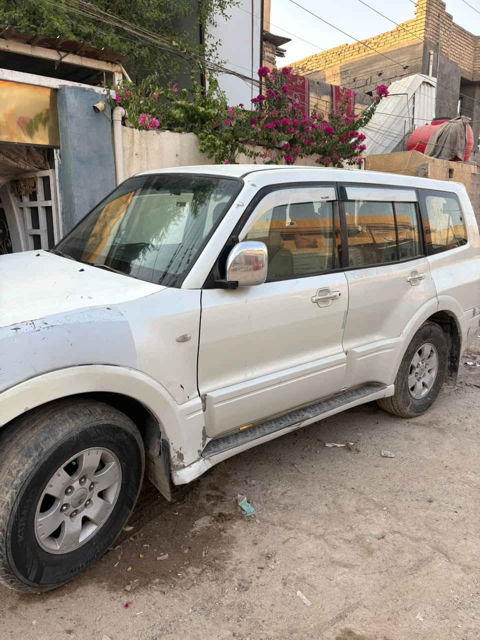 باجيرو 2005للبيع محرك 3500بدون تبديل او صبغ مكينه وگير شغال وعلى الضمان تخم تاير جديد مكاني بغداد  سنويه سعرها75ورقه للاتصال ***********
