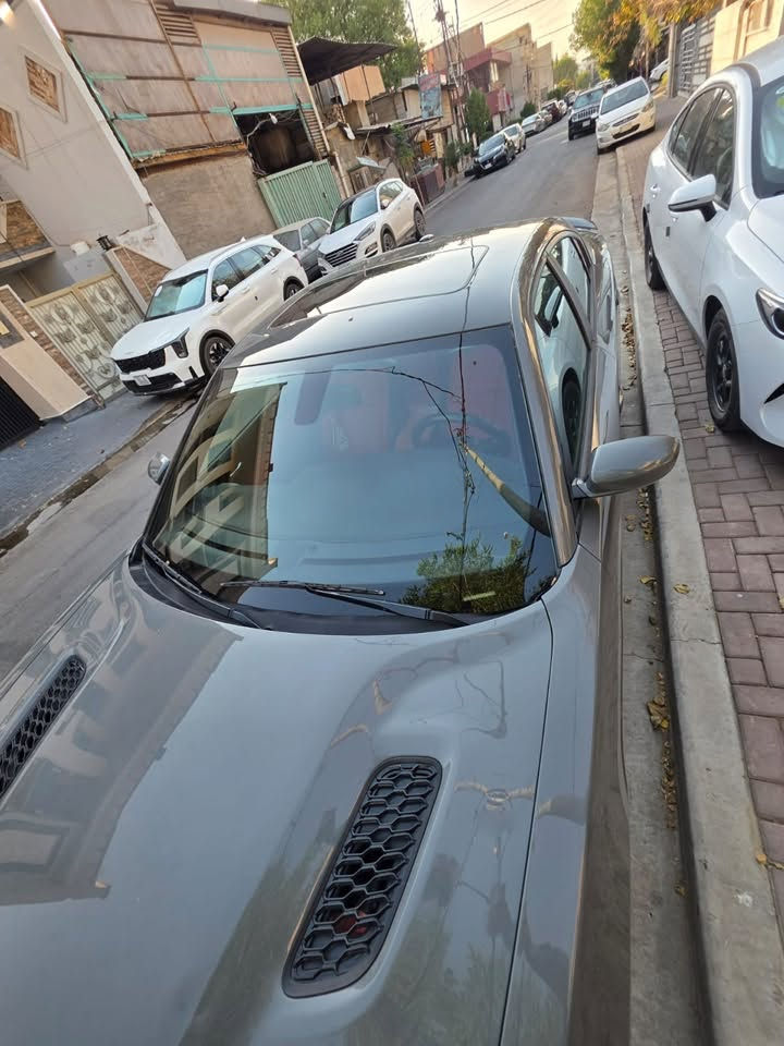 السلام عليكم للبيع فقط 
جارجر موديل 2018 خليجية sxt بلاص معروفة مواصفات البلاص-تشغيل عن بعد وفتحة وباقي المواصفات المعروفة 
السونار موجود وي الصور وكل التفاصيل موجودة بالصور والسونار ماشية(149) كيلو 
البنيد محدث والبنيد الاصلي مالتها موجود جديد تاخذة وي السيارة 
 مابيها نقص برغي كاملة للاخير 
السعر(21)ونص يعني 215 ورقة وبيها مجال 
العنوان بغداد العطيفية
للاستفسار ***********
