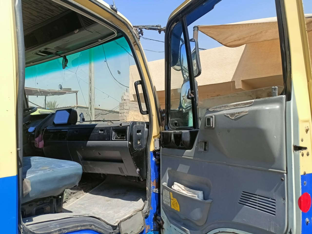 السلام عليكم هينو طيرة ستة وربع بلاد تخم تاير صدر جديد محرك سبعين عادي تحويل مباشر العنوان واسط الحفرية أني مكلف بالنشر الاتصال على صاحب السيارة ***********
