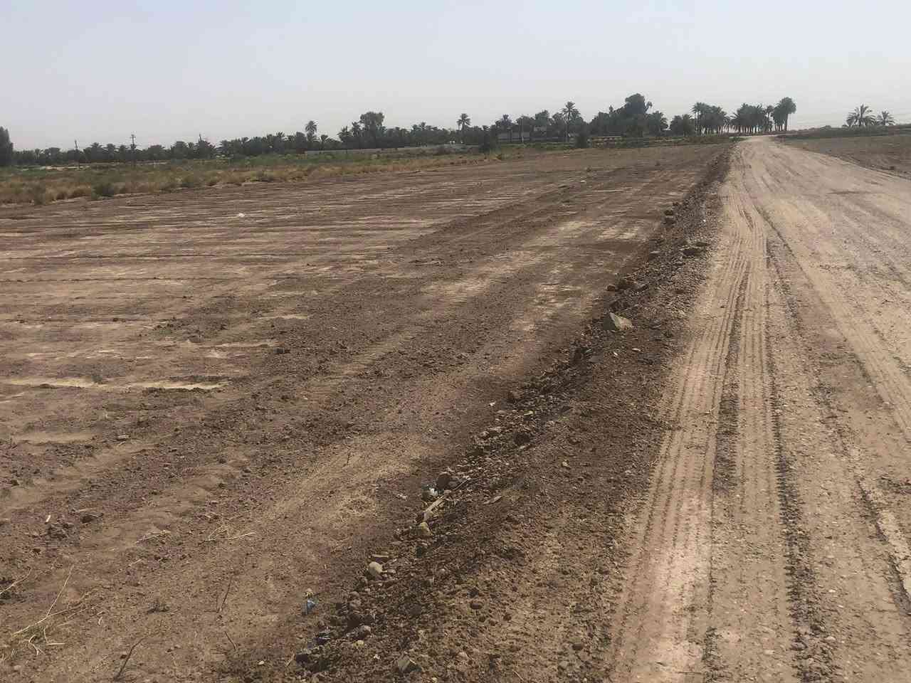 سلام عليكم موجود دونم للبيع باسمي شخصين عشارع العام مال سميلات صنف الارض  طابو زراعي سند ٢٥ تحويل مباشر ثاني يوم كامل الخدمات موجود من ماء 💧 وكهرباء موقع الارض بغداد ابو غريب منطقه سميلات لاستفسار اكثر خاص او الاتصال على ***********
