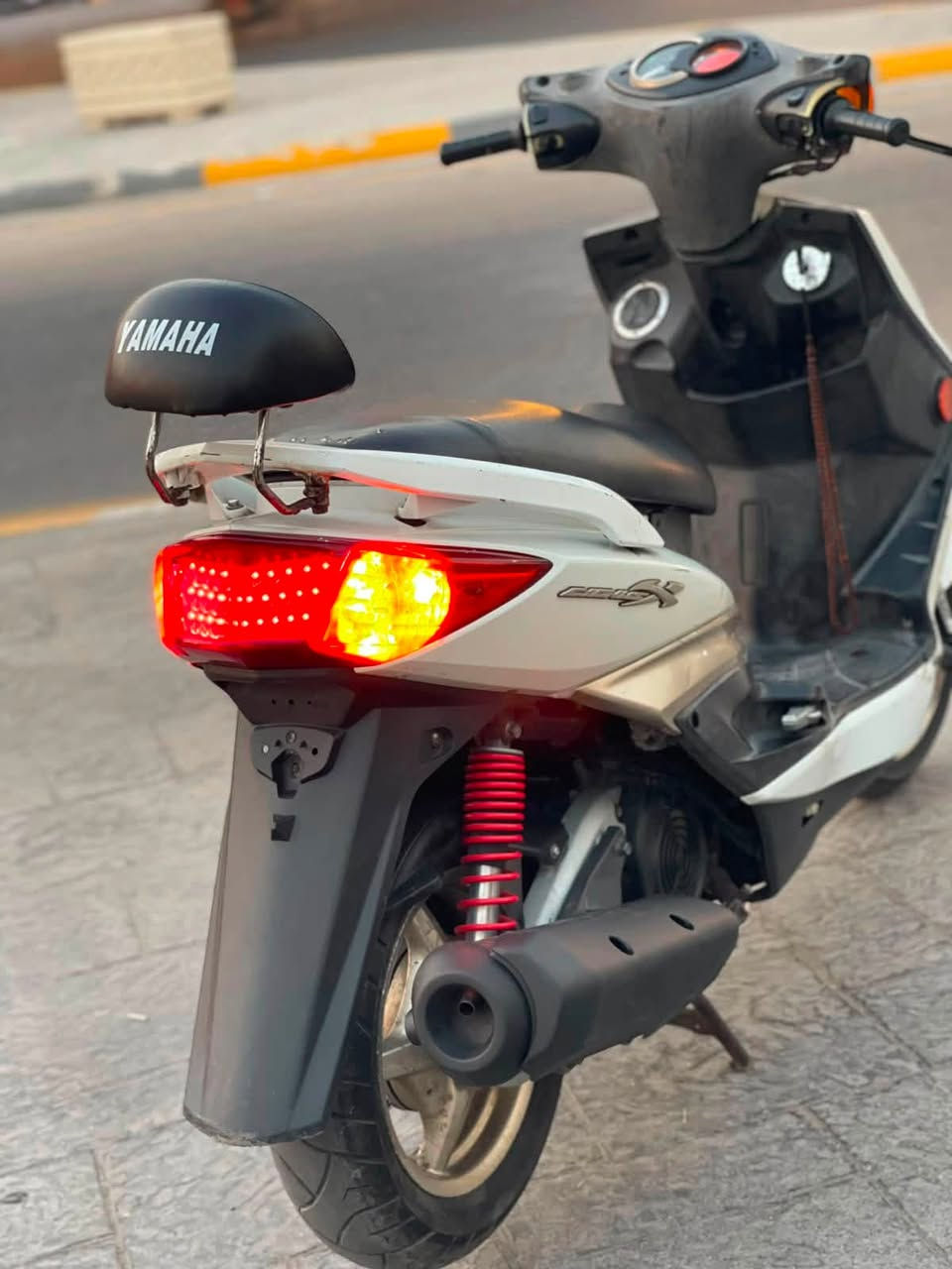سكنس فحل نوزل خطين طلاعات حديث وكاله رمبه (مكفوله) مصالها هواي من نازله من رمبه كلها على وضع شركه مملعوب بيها ايي شي كلها بلاديه كفرات بلادي مكينه بلادي على وضع شركه كهربيات بلادي وكلهن شغالات مابيهن ايي نقص كلشي شغال دشبول ٧الوان بلادي الكتروني شغال يعني دراجه تتعب تكول نضيفه وهيه رمبه ميحتاج اسوالف بعد دراجه مضلومه بل صور شرط احلى من صور بهوايي كفرات مختمه مكينه متسمع صوتها السعر 850 وبيها مجال العنوان بغداد الاعطيفيه قرب مقهى البيروتي الاتصال على هاذ رقم ***********

