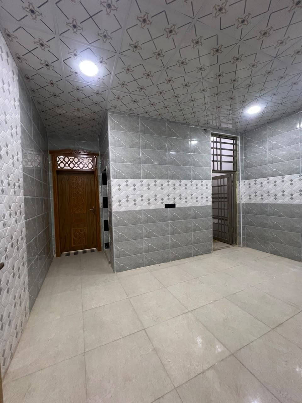 يالله يعلن مكتب التساهل للعقار عمود282) دار للبيع100م
لستفسار ***********::

طابو سند25 قرار محكمه 🏢📝

موقع /نجف 🏡الأشرف شارع المطار 

#مقابل قرية الغدير 

شارع تبليط عرضه20متر

***********  سعر 38معه المجال 

البناء درجة اولى كامل مفتاح 🔑🏡 

غرف1 /صاله/مطبخ / ستقبال/ صحيات

بناء فول/ اساس + سقف كونكريت + طابوق

ألخدمات 🏡 ماء/كهرباء/مدارس/سوق/تبليط/لحد الباب
