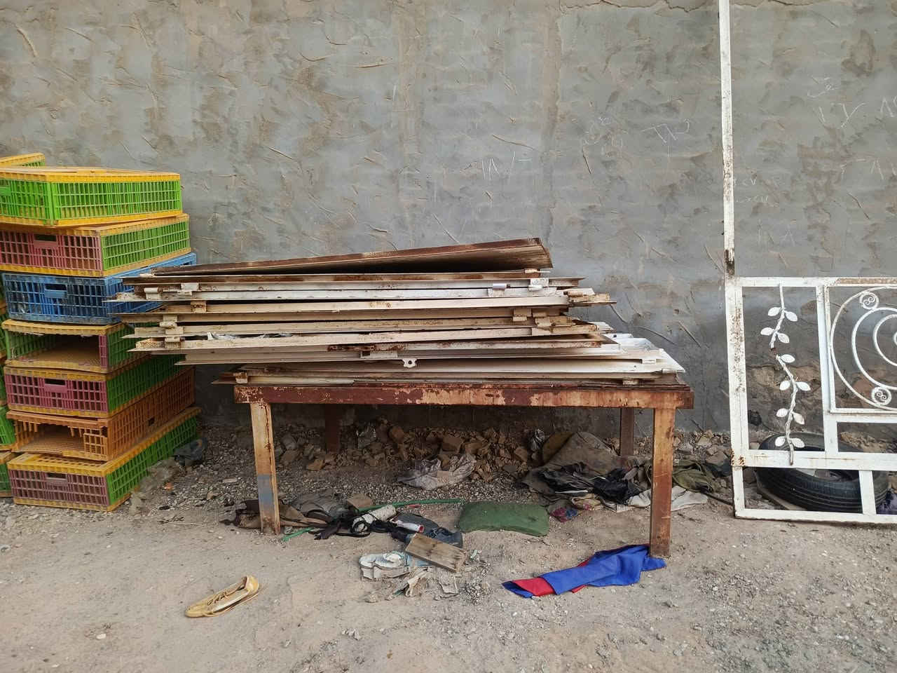 اربع واجهيات مع بيبانهن نضيفات كلش بيبان دفتري للبيع العنوان كوت زين القوس 
‏‪***********‬‏
