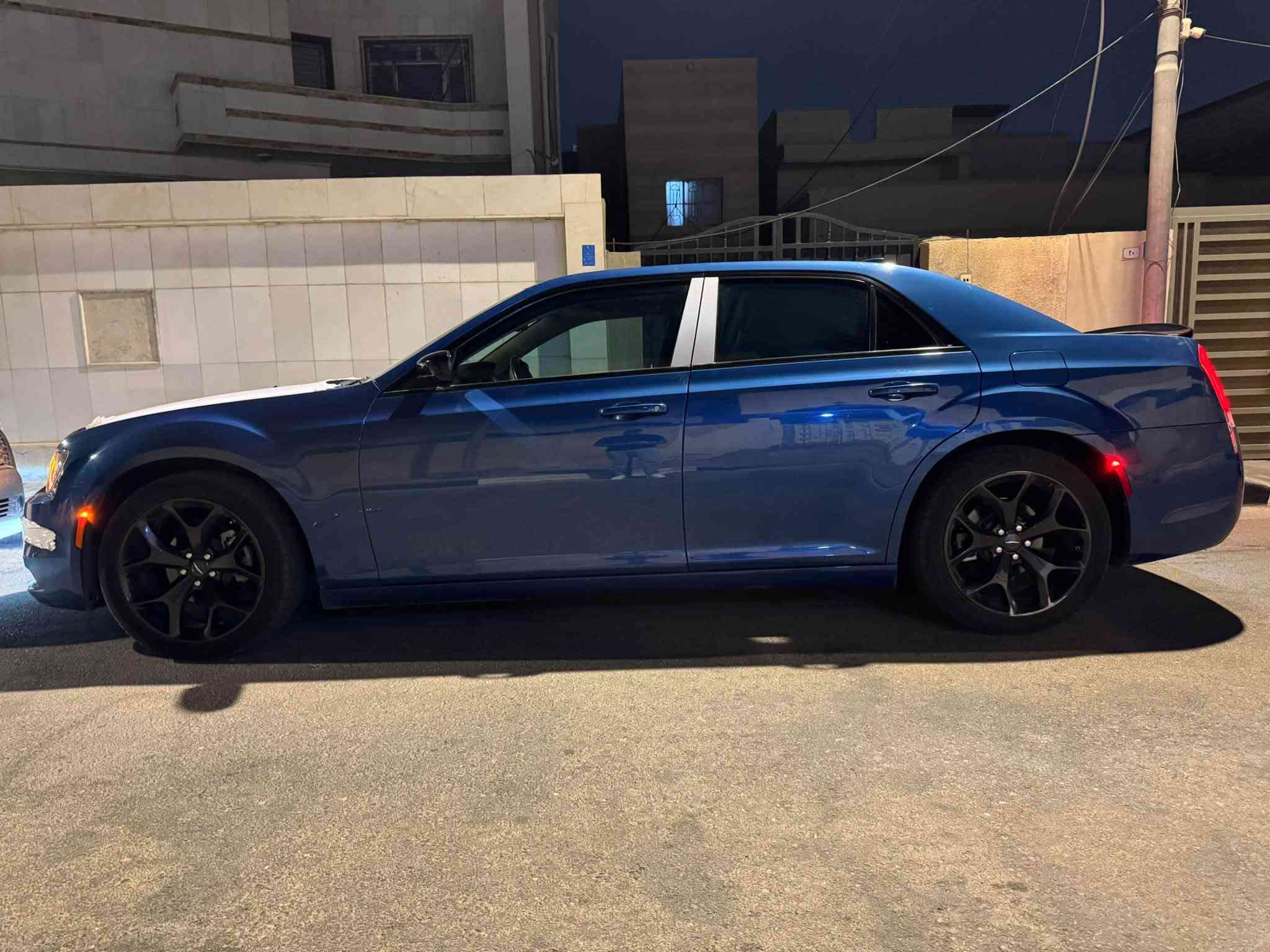 🚘 للبيع كرايسلر 300C موديل 2022
النوع: Chrysler 300C
الموديل: 2022
المحرك: 3.6 V6
السعة: 3600 C
اللون: بحري
* ربع الباب صبغ 
* الجاملق الامامي صبغ
* البابقي كفالة 

السيارة رقم بغداد بأسمي السيارة جديدة ونظيفة كلش
سعرها  $280 وبيها مجال 
للتواصل ***********
