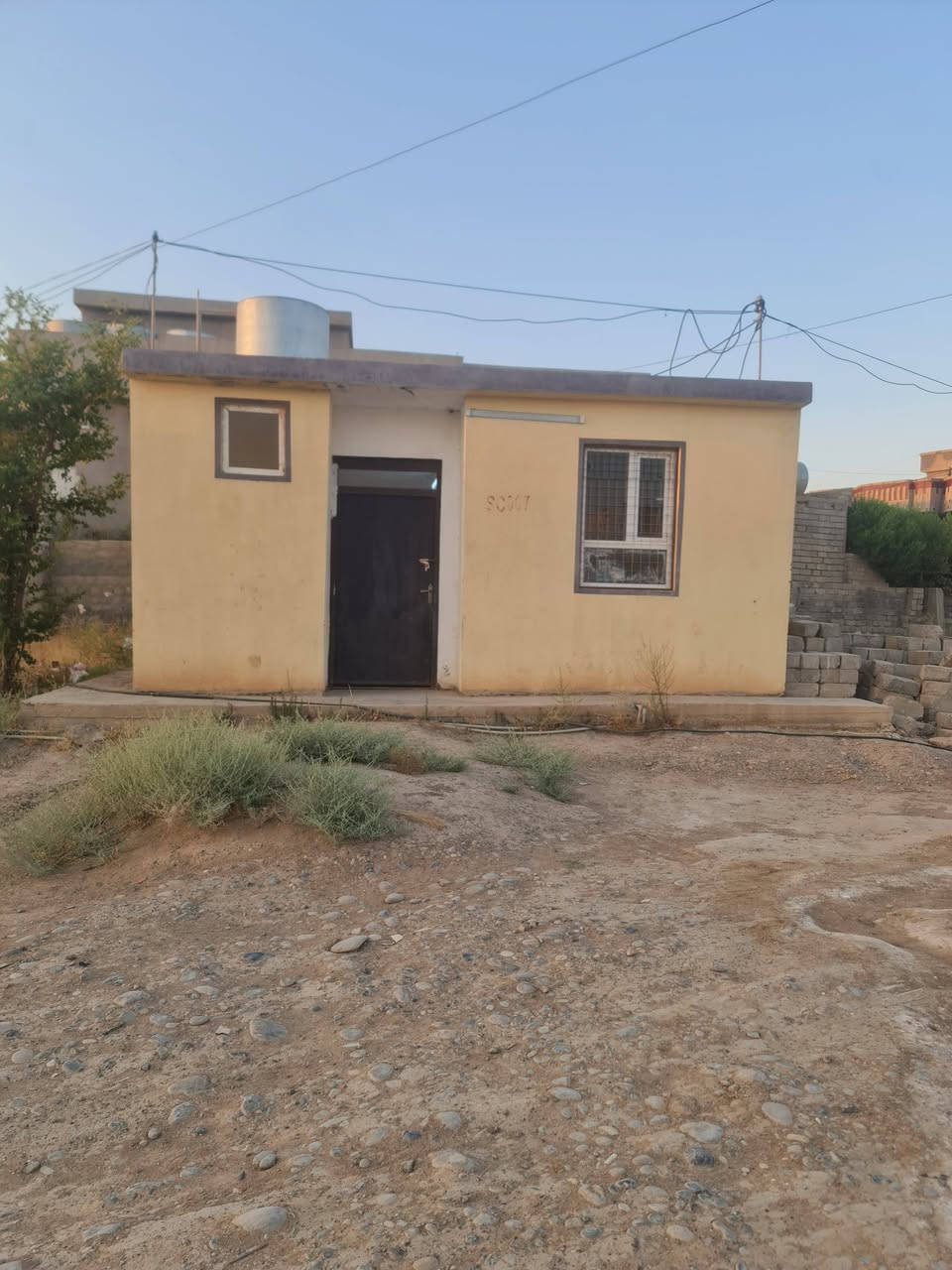 سلام عليكم بيت منضمه للبيع او مراوس ب سياره وفرق  المكان الخصم الجديده قرب مدرسة السياده موقع البيت مرتفع بعلوه واصلو خدمات مي وكهرباء مساحت  الكاع 1300 متر 
السعر 26》وبي مجال للستفسار ***********
