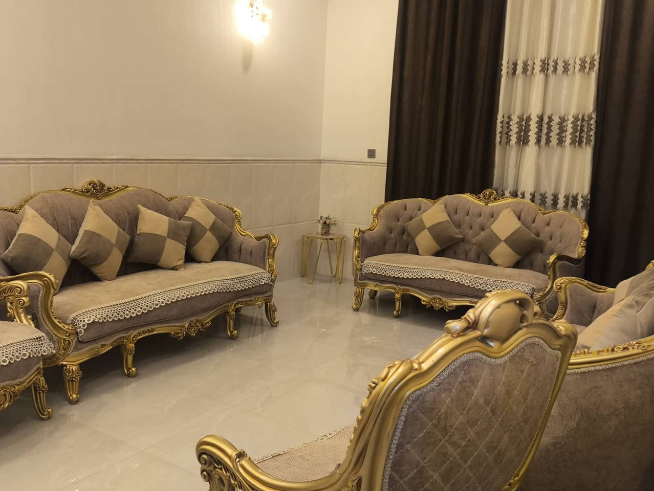 بيت للبيع الخطيب الزراعي شارع خولة المساحة 100متر. رقم الهاتف ***********

