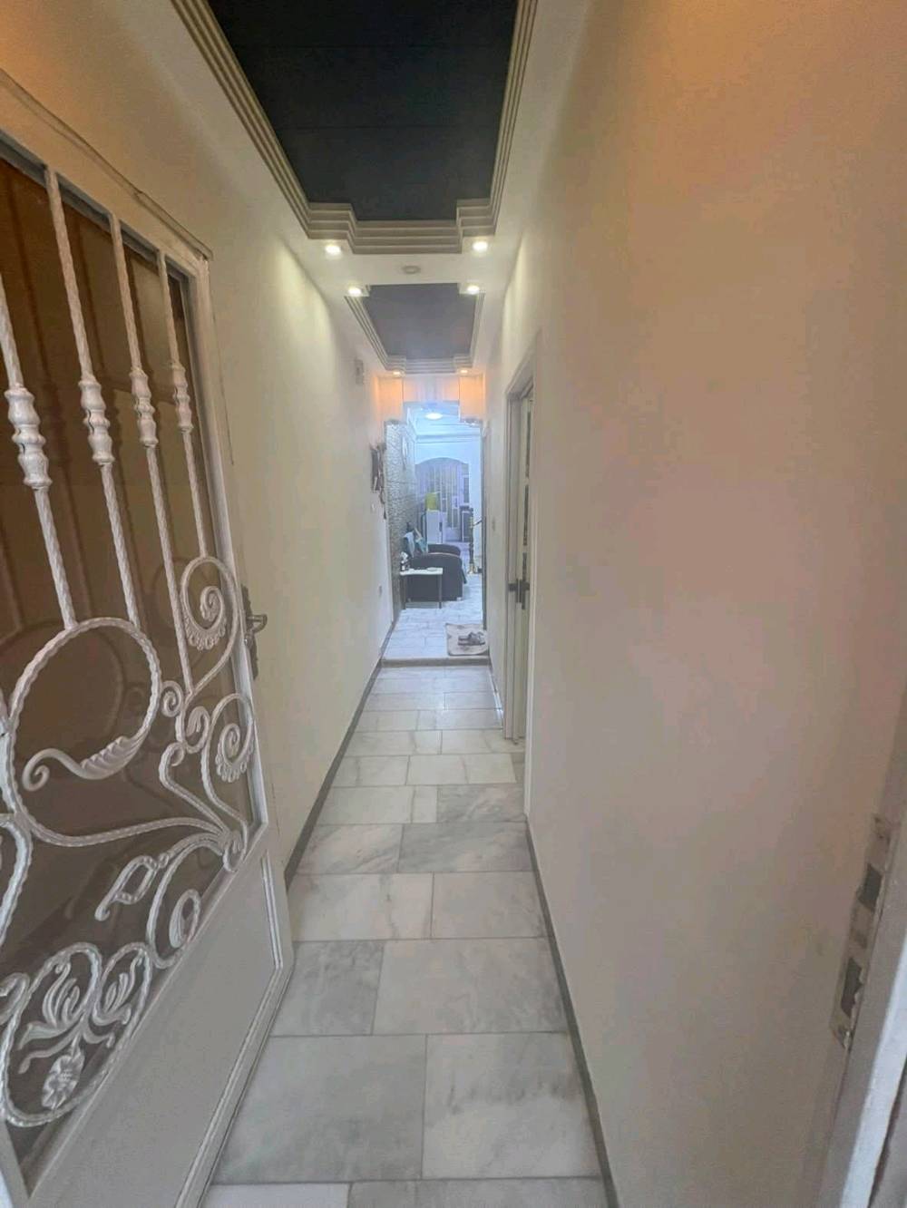 بيت للبيع طابو ملك صرف ثلاث طوابق مساحة ٨٠ متر في البلديات دور العمال قرب مدرسة الشهيد جمعة السوداني ثاني بيت بالفرع 
 
يحتوي الطابق الاول على طرمة وصالة وحولي ومطبخ وخدمات ومناور عدد ٢
 والطابق الثاني غرفتين وخدمات
 والطابق الثالث غرفة كبيره وخدمات وسطح 

واجهة البيت ٤ والنزال ٢٠ 
وعرض الفرع ٥ 

السعر ٢٢٠ وبي مجال 

للتواصل على الرقم ***********