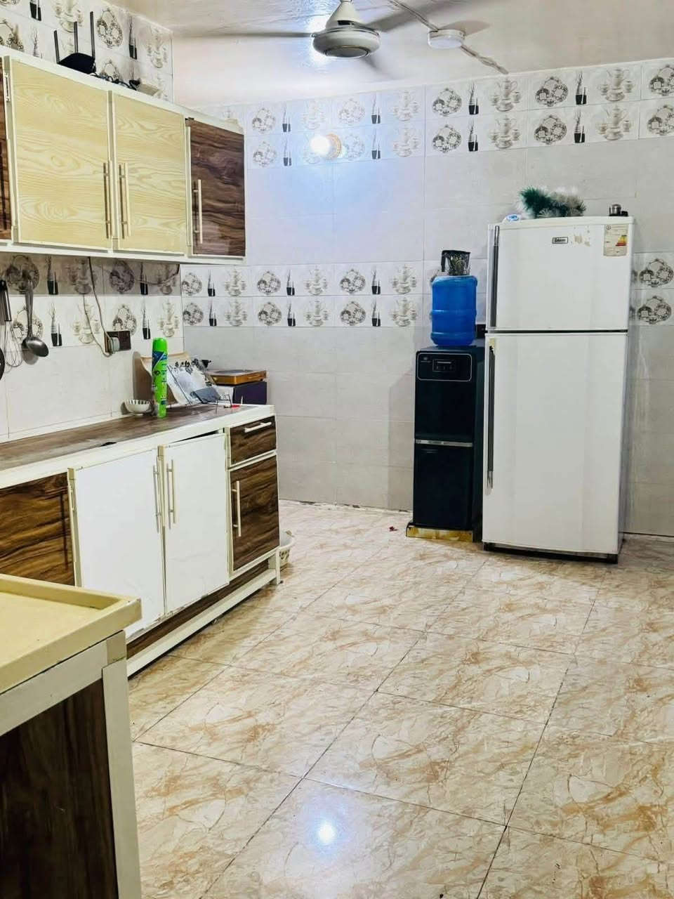 السلام عليكم بيت دولان ب حي الوحده مقابيل المركز حي الوحده مجاور روضه البيارق مساحه ب الطابو ١٠٠ بناء صافي ٩٥ 
وسعر مناسب جدا  
هذا رقمي وبي واتساب 
***********
