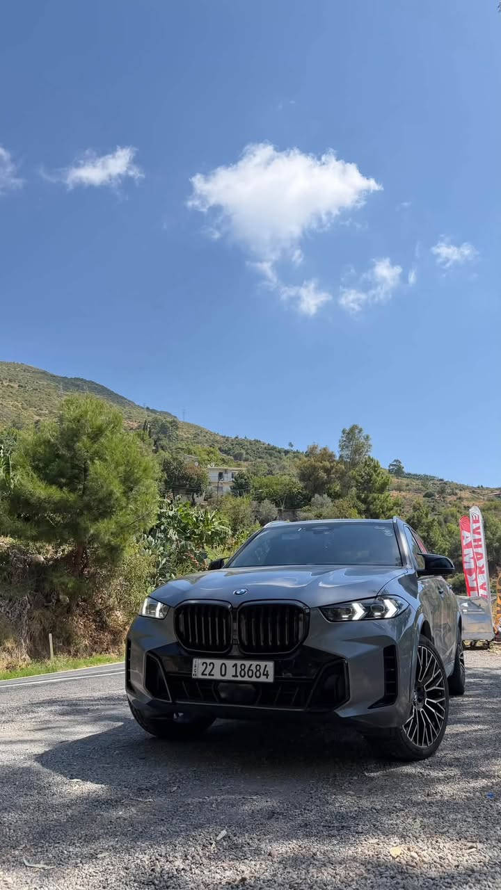 BMW X5 SDrive40i (Luxury line)
السنة: 2024

الممشى: 73,000 ميل

السعر: 46,500 $

السيارة محدثة MKit

وارد امريكي كلين تايتل

الموقع: الموصل

المحرك ونظام الدفع:

TwinPower Turbo لتر 3.0 سلندر خطي سعة 6 محرك *

(Plug-in Hybrid ليس) 48V Mild Hybrid نظام *

* القوة: 375 حصان

* عزم الدوران: 540 نيوتن متر

* ناقل حركة أوتوماتيك ZF ب 8 سرعات

(RWD دفع خلفي) S-Drive نظام دفع *

الأداء:

* تسارع 100 - 0 كم/س: حوالي 5.3 ثوانٍ

* السرعة القصوى 250 كم/س (محددة إلكترونيًا)

المواصفات:

M Sport باكج *

Sensafin مقاعد جلد *

* مقاعد أمامية كهربائية مع ذاكرة

* تدفئة وتبريد للمقاعد الأمامية والمقاعد الخلفية تدفئة

BMW Curved Display شاشة *

BMW iDrive 8.5 نظام *

* Apple CarPlay + Android Auto لاسلكيًا

* كاميرات 360 درجة

* حساسات أمامية وخلفية

* مثبت سرعة متكيف

* رادار + مانع تصادم

* نظام المحافظة على المسار

* مراقبة النقطة العمياء

* فتحة سقف بانورامية

* شاحن لاسلكي للهاتف

(Ambient Lighting) إضاءة داخلية محيطية *

* نظام صوتي HiFi (أو Harman Kardon حسب التجهيز)

* باب خلفي كهربائي

Adaptive LED مصابيح *

* ويل كب M Sport مقاس 22 أنج

* نظام الثبات الإلكتروني + ABS

* نظام إنذار + قفل مركزي

السيارة جاهزة من كافة النواحي مايحتاجلها ولادينار مصرف

اعتذر عن المراوس فقط بيع والسعر بيه مجال جدا جدا بسيط

مكان السيارة:الموصل

***********
