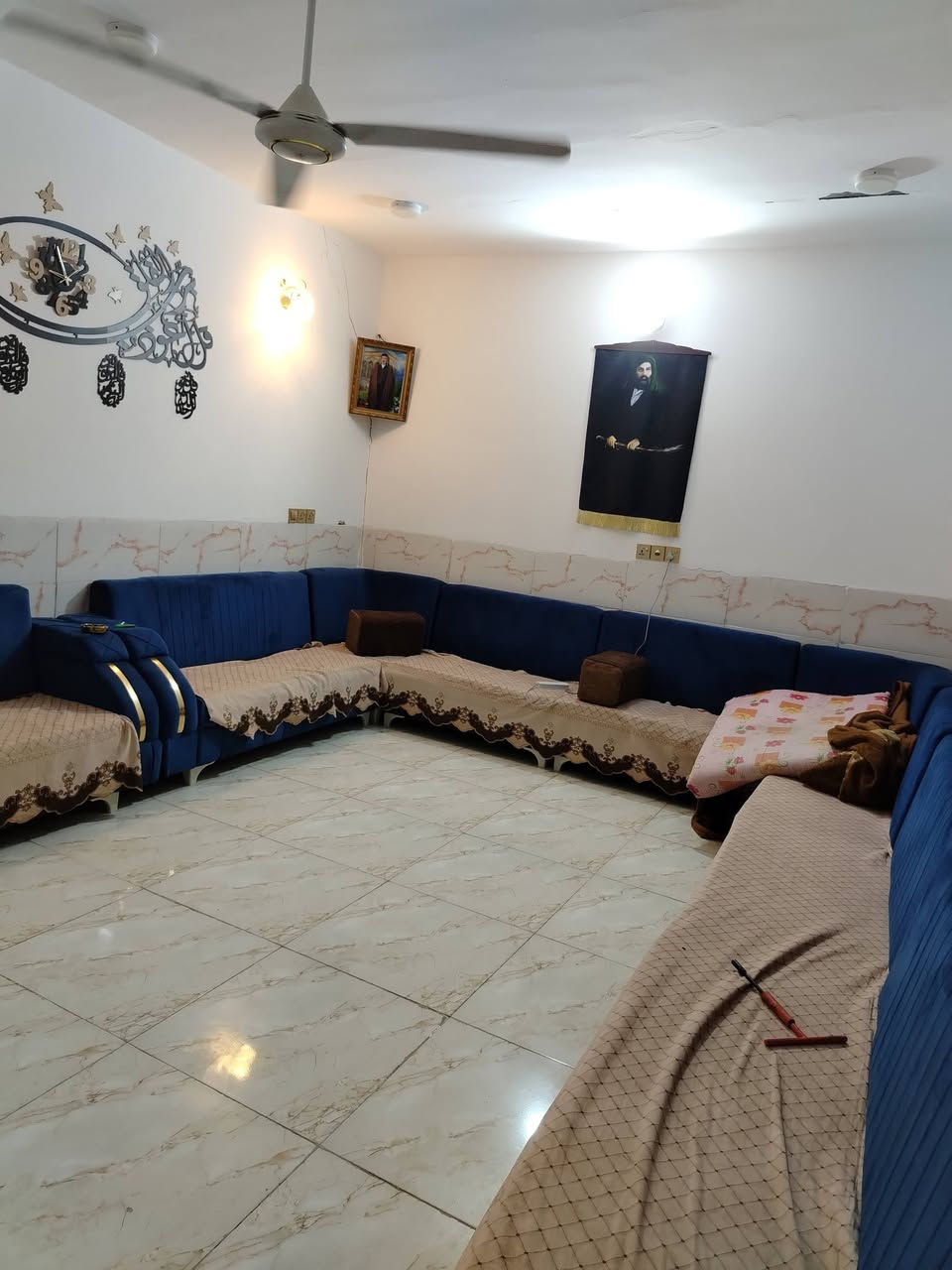 سلام عليكم بيت اوقاف مساحه ١٣٢ واجه 6وربع نزال ٢٠ بيه غرفه وصاله ومطبخ وبراني وبيه غرفه صغيره ٣في٣السطح شتايكر البيت جاهز
وبه فضله تقريبا 100متر السعر 55 للسفسار الاتصال على الرقم *********** بيه واتساب@
العنوان الجلبيه خلف؛جامع شاكر هندس
