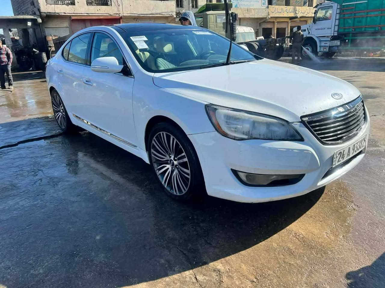 مواصفاتها : 
لمتد Vip ملكي 
بانوراما فتحتين 
محرك 3500 
ويل كب 17 
نظام ترحيب خارجي وداخلي ودشبول 
لد بلادي دشبول وابواب 
سستم بلادي انفينتي فول 12 سماعة وبلوتوث 6 اقراص 
بصمة 5 بصمات مع الصندوق 
تحكم ستيرن جهتين 
كروز سرعة قفل 
لايت عالي ناصي زنون 
اضائة داخلية تحت الاقدام بلادية 
تبريد قطعتين 
بردات خلفية بلادية وبرادات ابواب خلفية 
كشنات كهربائية امامية مع خزن ميموري وضع الجلوس
كشن السائق والستيرن نظام ترحيب عند الجلوس 
نظام ترحيب عند الترقب من السيارة 
اشارة بلمري 
شفط المري مع نزول المري عند الرجوع الى الخلف وضع الامان 
حساسات خلفية بلادية 
كامرة خلفية بلادية 
ضرر جاملق خلفي خلف السائق 
كير اوتماتيك مع كير عادي
بيع او مراوس 
السعر 115

 العنوان موصل حي العربي 
***********
