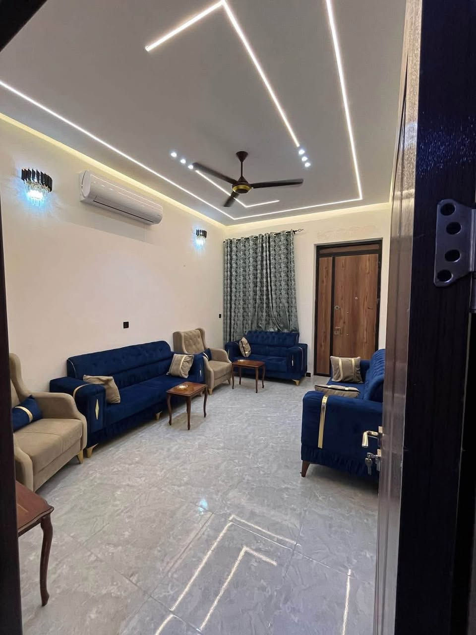 سلام عليكم 
✅ #دار_للبيع 100متر 
واجهيه 6،25متر نزال 16متر 
بناء طابقين ونص حديث 
🏠يحتوي البيت. ع[4 غرف نوم -استقبال - صالة- ومطبخ-صحيات حمام وتواليت داخلي عدد 2 ] 
تواليت خارجي عدد 1 
البيت شغل درجة اولى مع الخدمات
📁ملاحضه البيت مسكون حاليا  
📋نوع العقار  طابو زراعي سند 25 اقرار محكمه 
🚗العنوان #بغداد_الدوره_البوعيثه   
🚨 مجمع الاحلام / قرب جامع تقوى الله   
💰السعر خاص / #بدون_دلاليه
للاستفسار  خاص او الاتصال ع  الرقم 
   ‭
‭***********‬ ⬅️ 

***********‬ ⬅️
