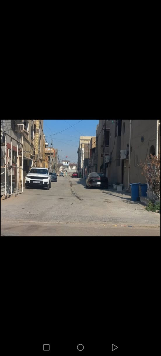 دار للبيع : يعتبر قطعة ارض
المساحة: (100) متر  الواجهة (5) النزال (20).
المكان حي القاهرة: بداية شارع المدارس قرب القناة عرض الفرع (8).
للأستفسار الاتصال على الارقام التاليه
***********
