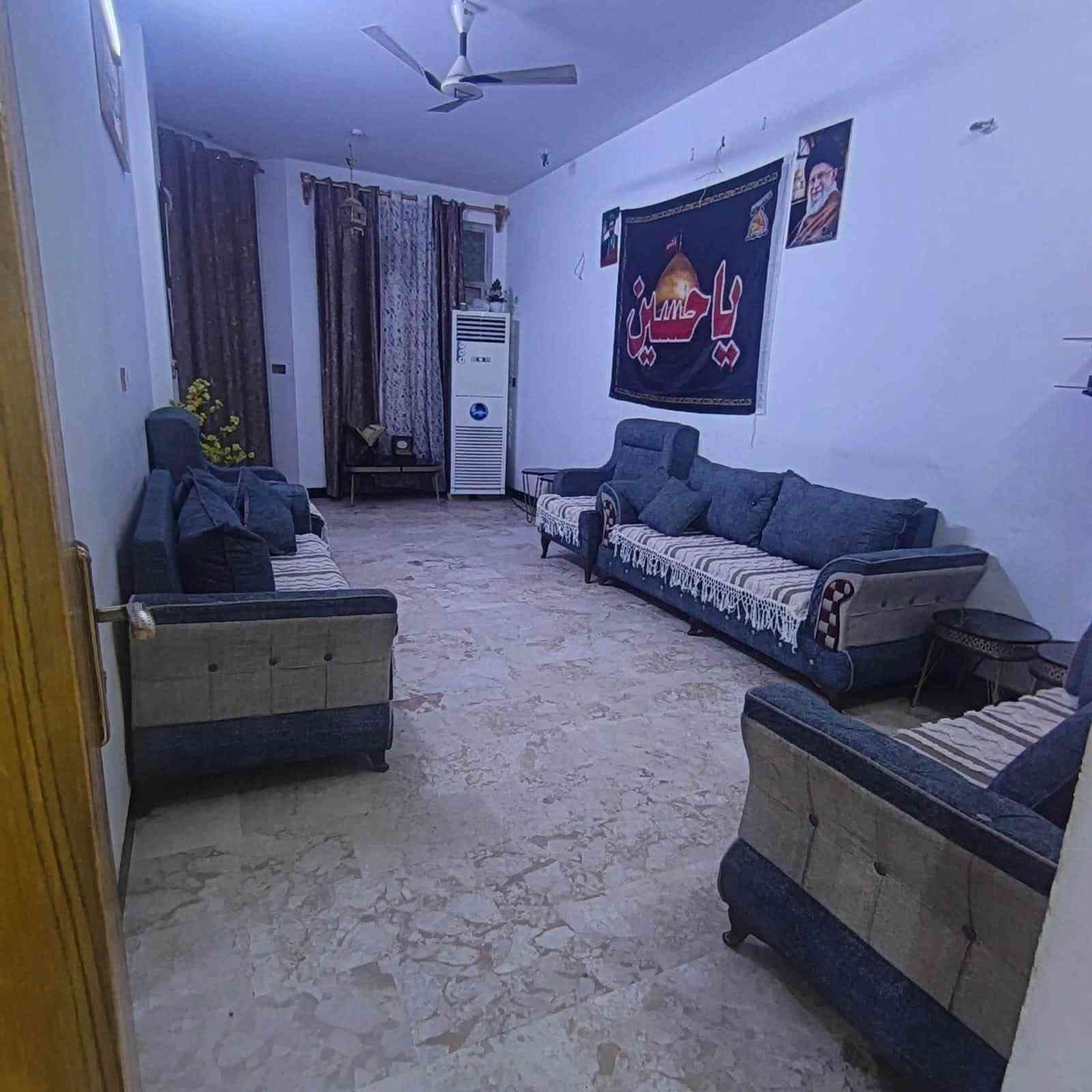 � للبيع بيت في الشعب – الديوان

📍 الموقع: الشعب – الديوان، بداية شارع 40
📐 المساحة: 150 م²
🏢 ثلاثة طوابق

🔹 الطابق الاول 
•استقبال
• صالة كبيرة
• غرفة
• صحيات

🔹 الطابق الثاني:
• غرفتين
• صحيات

🔹 الطابق الثالث:
• غرفة
• صحيات
• سطح

📜 نوع السند: طابو صرف

💰 ملاحظة: مبادرة المصرف العقاري  مطلوب عليه قرض بقيمة 100 مليون دينار.

•السعر؛250مليون دينار
📞•الرقم للتواصل والاستفسار:***********
