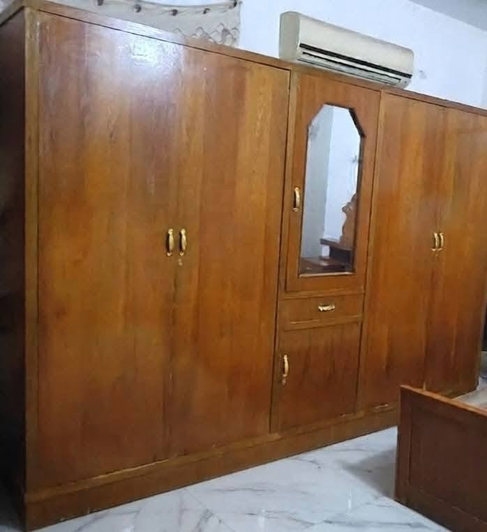 غرفة صاج تسكام نظيفة 
ست قطع 
📍 الموقع: الكوت – دور المعلمين
🎯 قرب ماكس مول – سايدين مدرسة الرياحين

📲 للاستفسار (اتصال أو واتساب 
***********
***********

