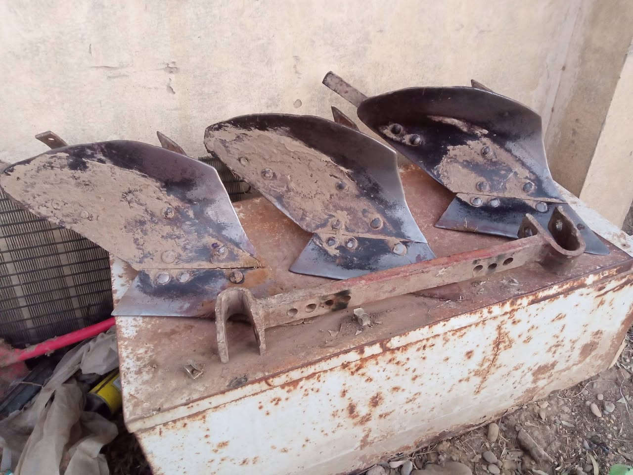 سلام عليكم سجج مال مكينه عنتر حجم 8 نضيفات كلش السعر 200 وبيه مجال مكاني واسط كوت رقم الهاتف ***********

