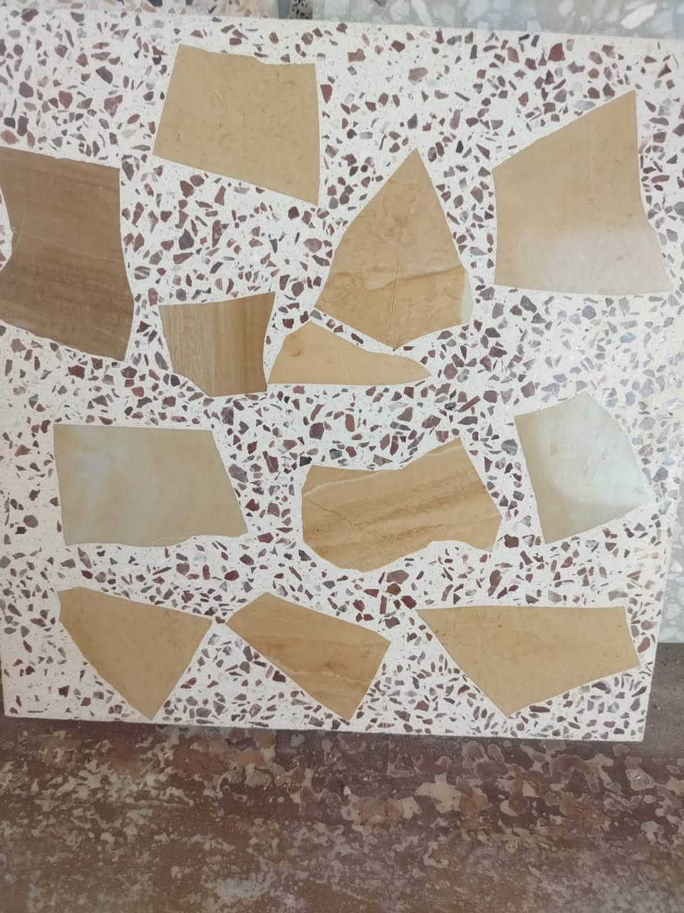 متاح كاشي نجف حي عدن ***********
