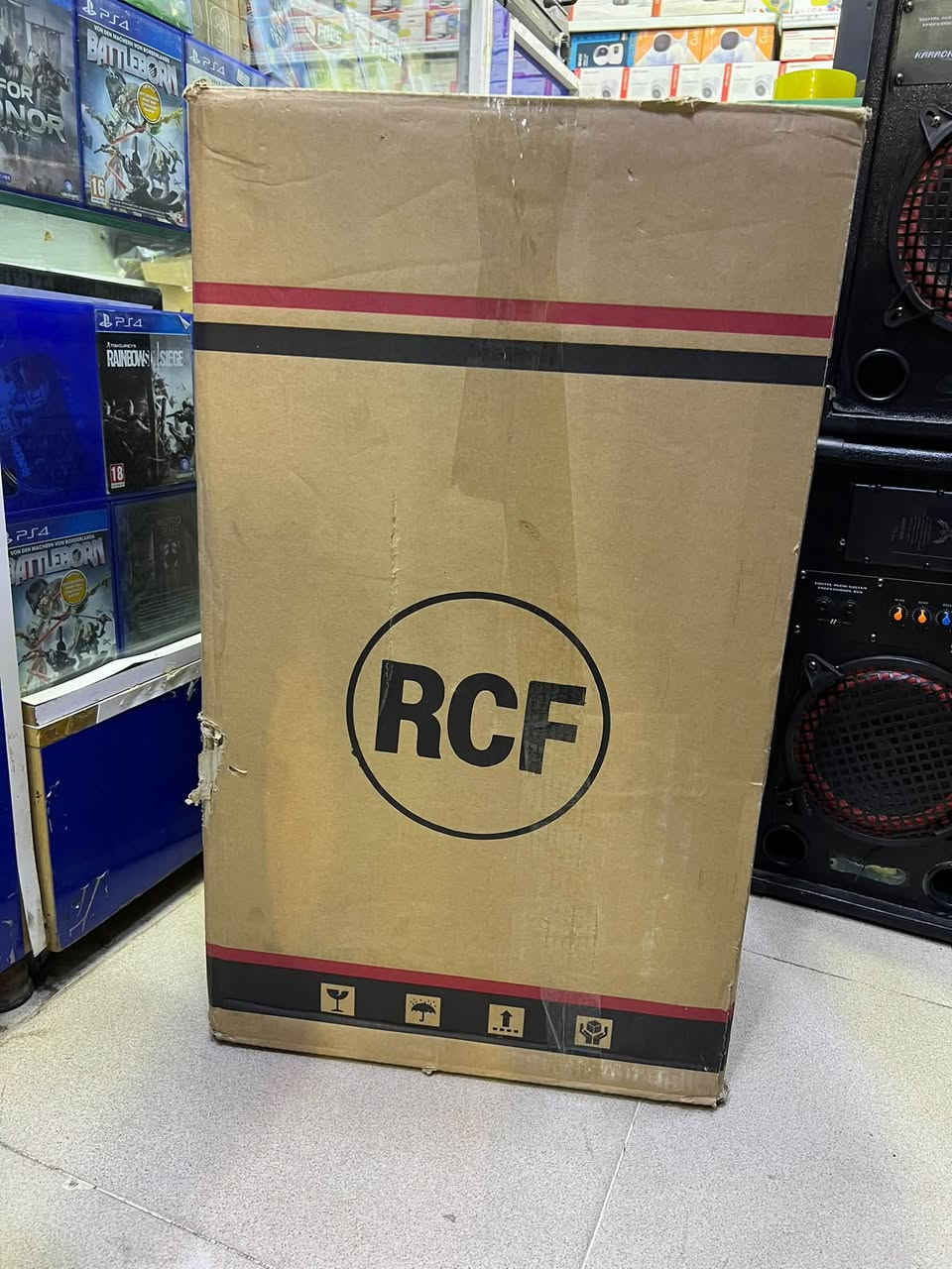 منظومه كامله جديده لوك بالكارتون كلشي جديد جهاز مكسر ايراني خطين مع زوج سماعات RCF. 12 انج جديد مع مايك و كيبلات توصيل موجود ***********
