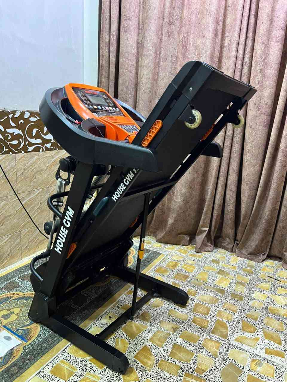 جهاز جري جبلي دبل ماطور ماطورين ماركة هاوس جيم نظافته 💯 سرعه عاليه14.0 يحمل 150KG يحتوي على رجاج تكسير شحوم وشناو بطن وشاشه تعد وقت سعرات حراريه قياس نبضات القلب مسافه مقطوعه كذلك بي اواكس سماعات بلوتوث وبي مفتاح امان للطوارئ وجهاز يطبك نظام هايدروليكي مياخذ مساحه ويا كتلوك مالته جهاز بعده جديد سعره 300 الف بغداد يوجد توصيل لجميع المحافظات ***********
