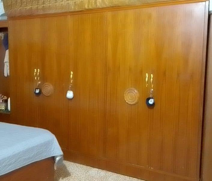 غرفه نوم خشب اصلي حيل نضيفه للبيع   الايسر.  500 الف وبيها مجال  ***********
