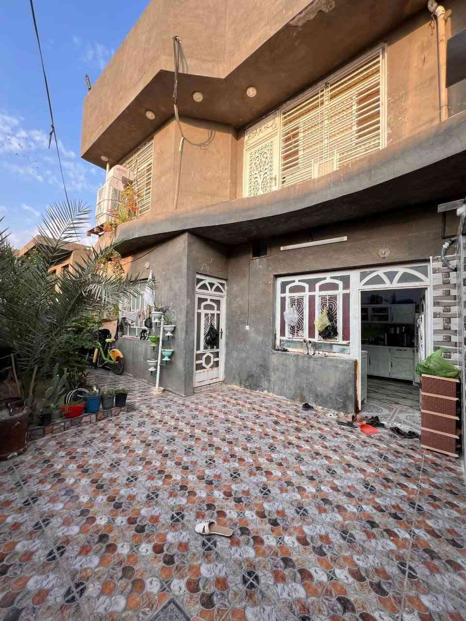 🏠 دار للبيع – الوردية
📍 الموقع: حلة – الوردية، خلف جامع حمزة العبود
▪️ دار طابقين
▪️ 5 غرف نوم
▪️ صالة واستقبال
▪️ مجمع صحيات داخلي وخارجي
▪️ مخزن
▪️ حديقة
📐 المساحة: 200 م²
💰 السعر: 60 مليون دينار ✅ يوجد مجال بسيط
📌 البيع مكاتبة فقط
📞 للتفاصيل والمراجعة: مكتب الوسيط
أو التواصل على الرقم ***********
