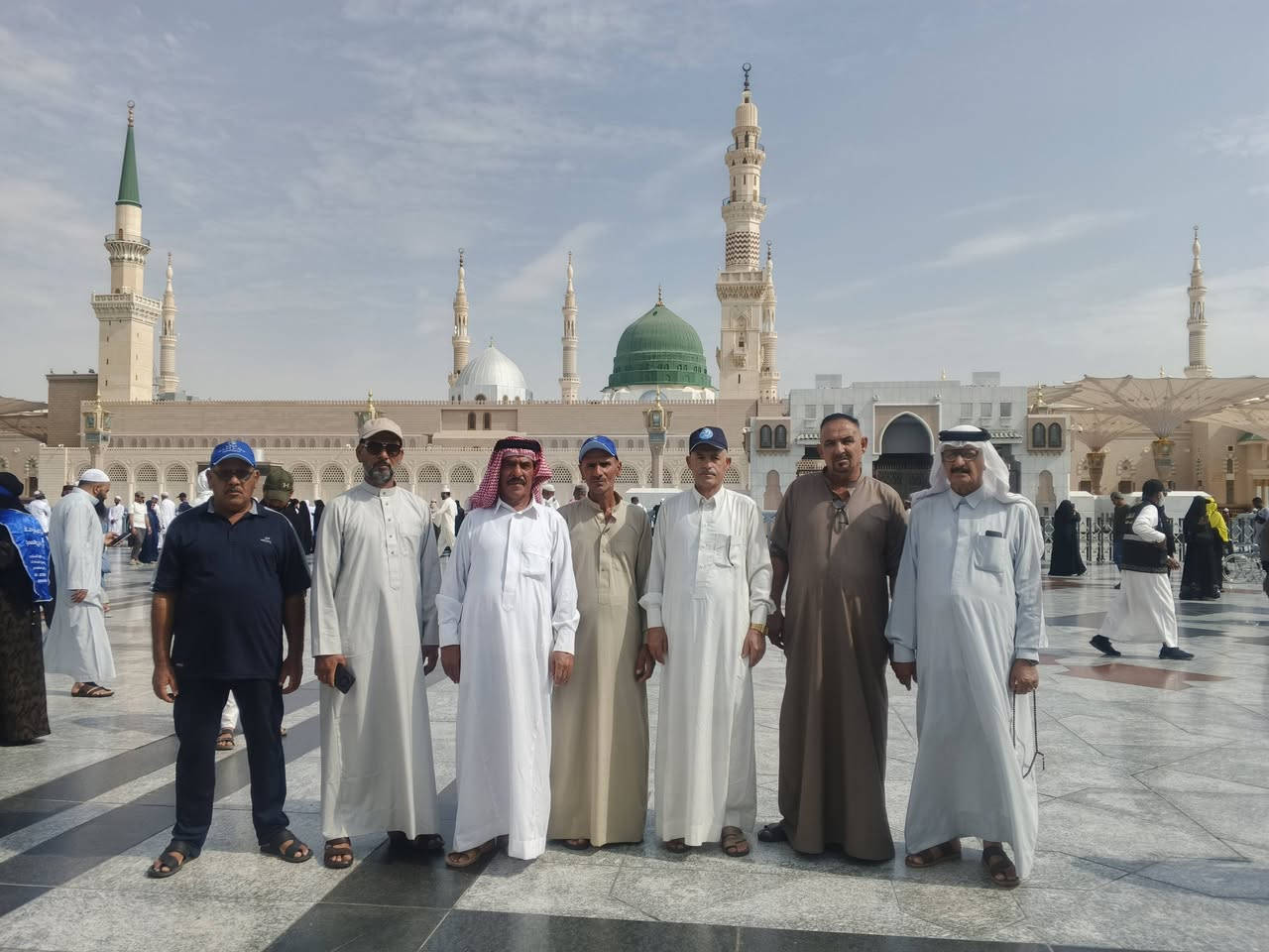 في رحاب المسجد النبوي الشريف....
وبالقرب من خير الأنام وخير خلقه والحبيب المصطفى عليه وعلى آله وصحبه افضل الصلاة والسلام 
صور جميله لضيوف الرحمن 
ولقطات
 توحي بالاجواء الايمانيه 
لهذه البقعة المباركة 
نسأل الله لهم القبول والتوفيق لما يحب ويرضى 
خادم ضيوف الرحمن 
سليم الشجيري 
***********
***********
 رحلاتنا مستمرة على طول الموسم 
سارع و احجز الرحله القادمه بأذن الله تعالى
