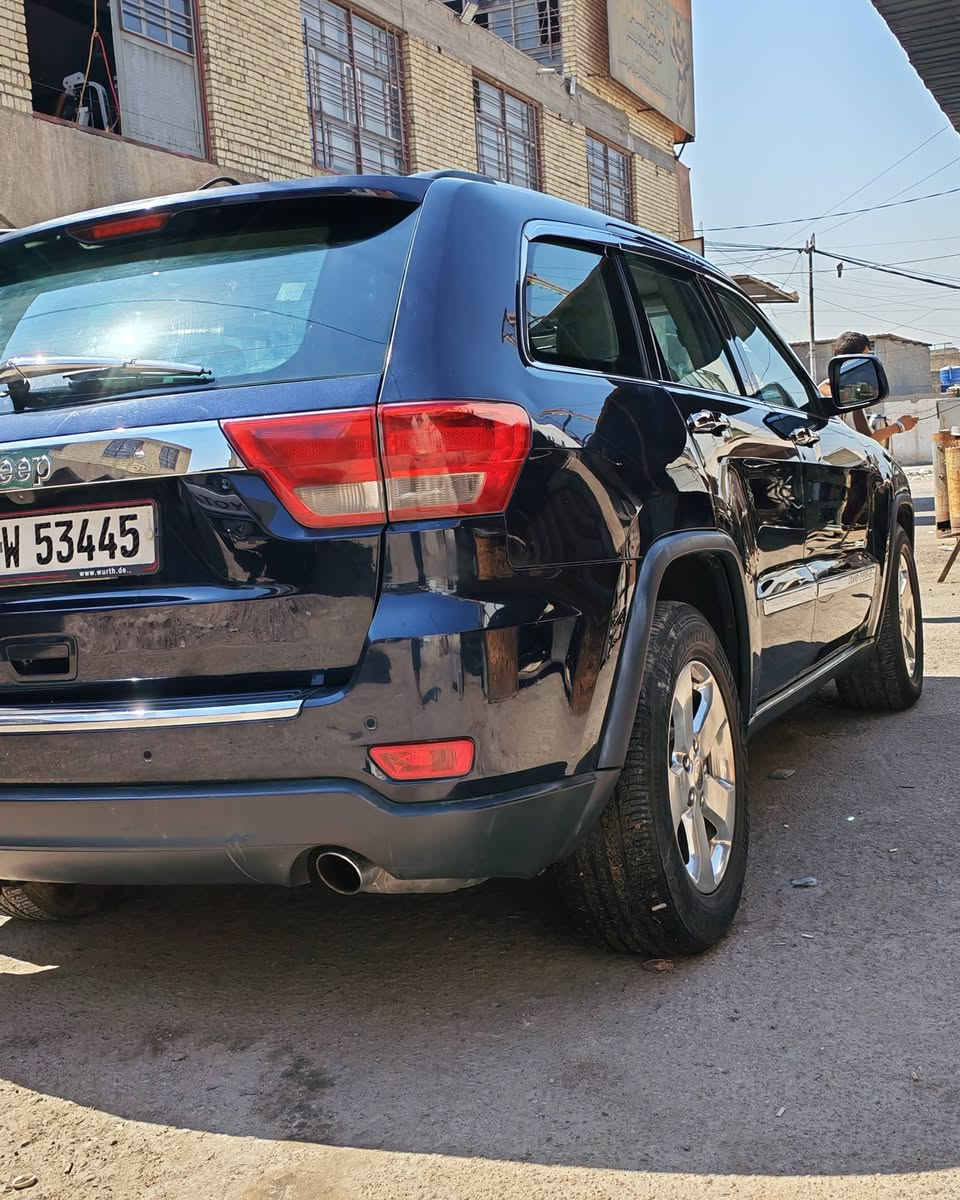 جيب 2011 خليجي لمتدد
فول مواصفات السعر 128$وبيه مجال
بيه قطعتين صبغ جاملغ امامي وخلفي
بدون دواخل شرط محرك 8 سلندر هيمي 5.7
بصمه 
 بونرما
لايت زنون 
كشافات زنون
كشنات كهرباء
تبريد قطعتين 
كامره خلفيه
تدفئه  مقاعد امامي + خلفي
حساسات خلفيه +أمامية
صدر جديد دهن جديد
وباقي المواصفات اللمتدد المعروفه 
السنويه بأسمنه تحويل ثاني يوم
 رقم بغداد جديد انكليزي 
📍مدينة الصدر
اي استفسار 
***********
