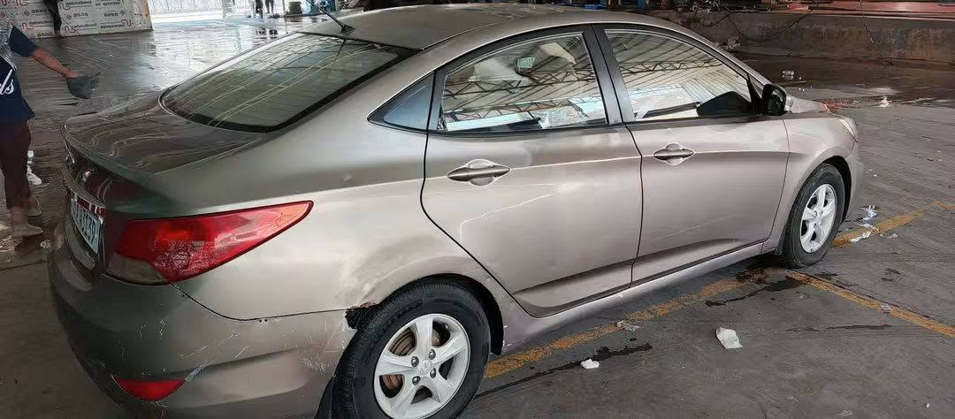 السلام عليكم 
هونداي اكسنت موديل 14خليجي 
 مكينه 1400
تبريد منضومه جديده 
السياره مكفوله من ضربه فقط طخات بصيطه
مكينه وكير خير من الله لاتبخير ولاالكير بي مشكله 
السياره 3قطع صبغ اثر جراد 
جاملغ صوب اليسره مبدل اثر دحجه 
السياره ابيعها حزام 
رقم قادسيه نكليزي بسمي
 لستفسار الاتصال ***********سيد حسين
