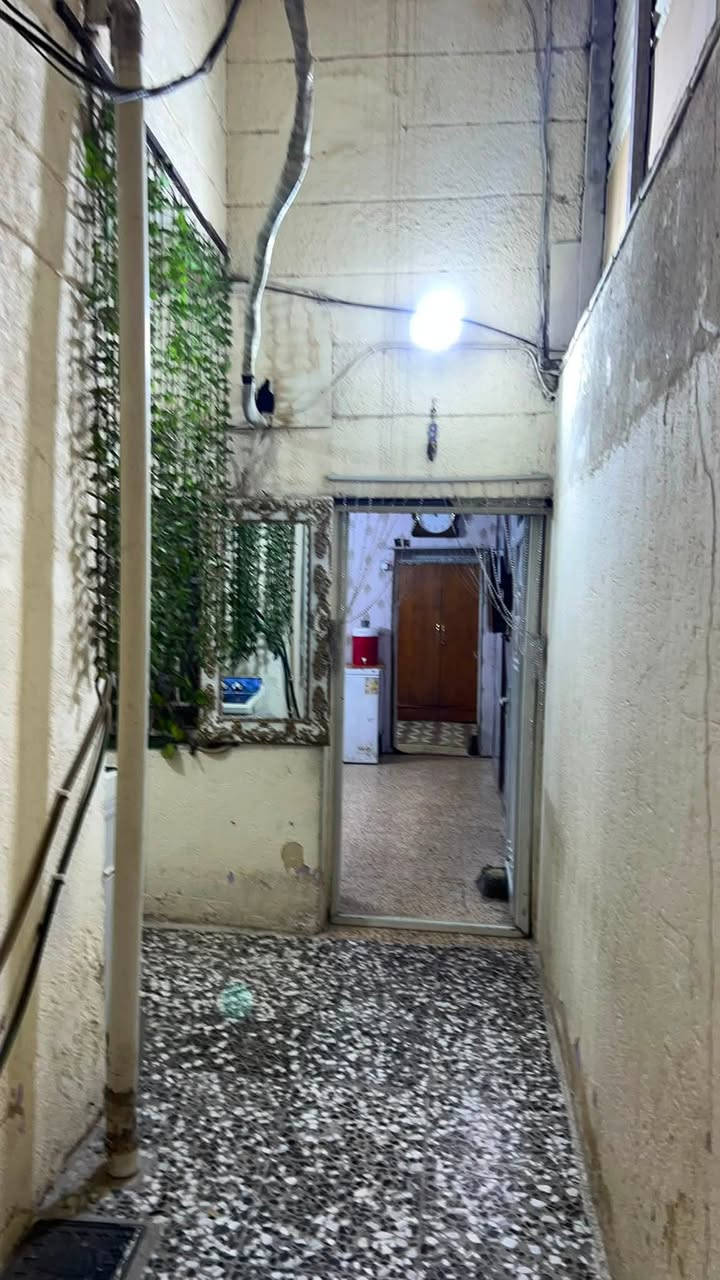 السلام عليكم  نصف قطعه للبيع  مدينه الصدر قطاع 27    على ساحه   لبيت عكاده نضيف كلش. ومرتب 
رقم الهاتف /***********/ اهلن وسهلا 🤎
