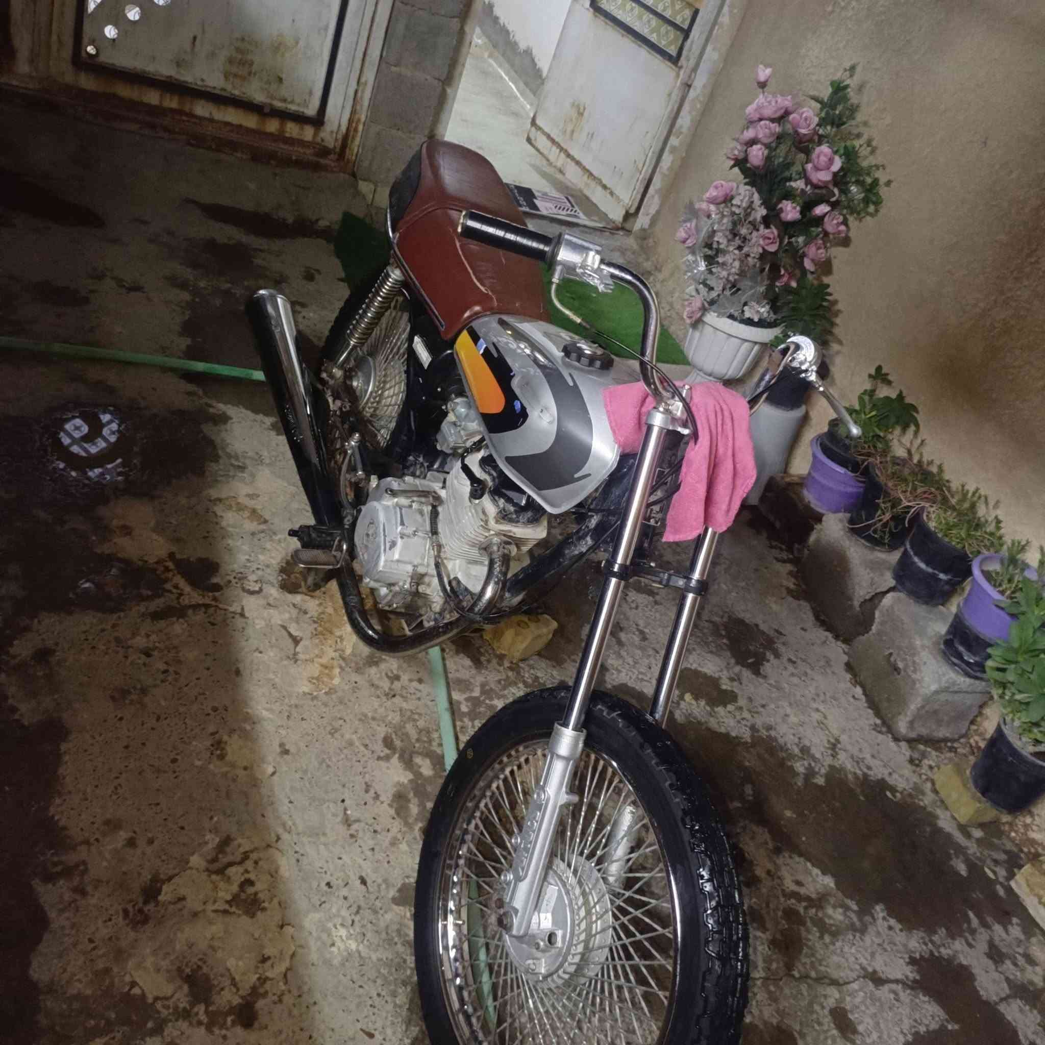 سلام عليكم دراجة للبيع أربعة كبير
كير موديل 22 سعر 350 وبيها مجال مكان بغداد شعب

