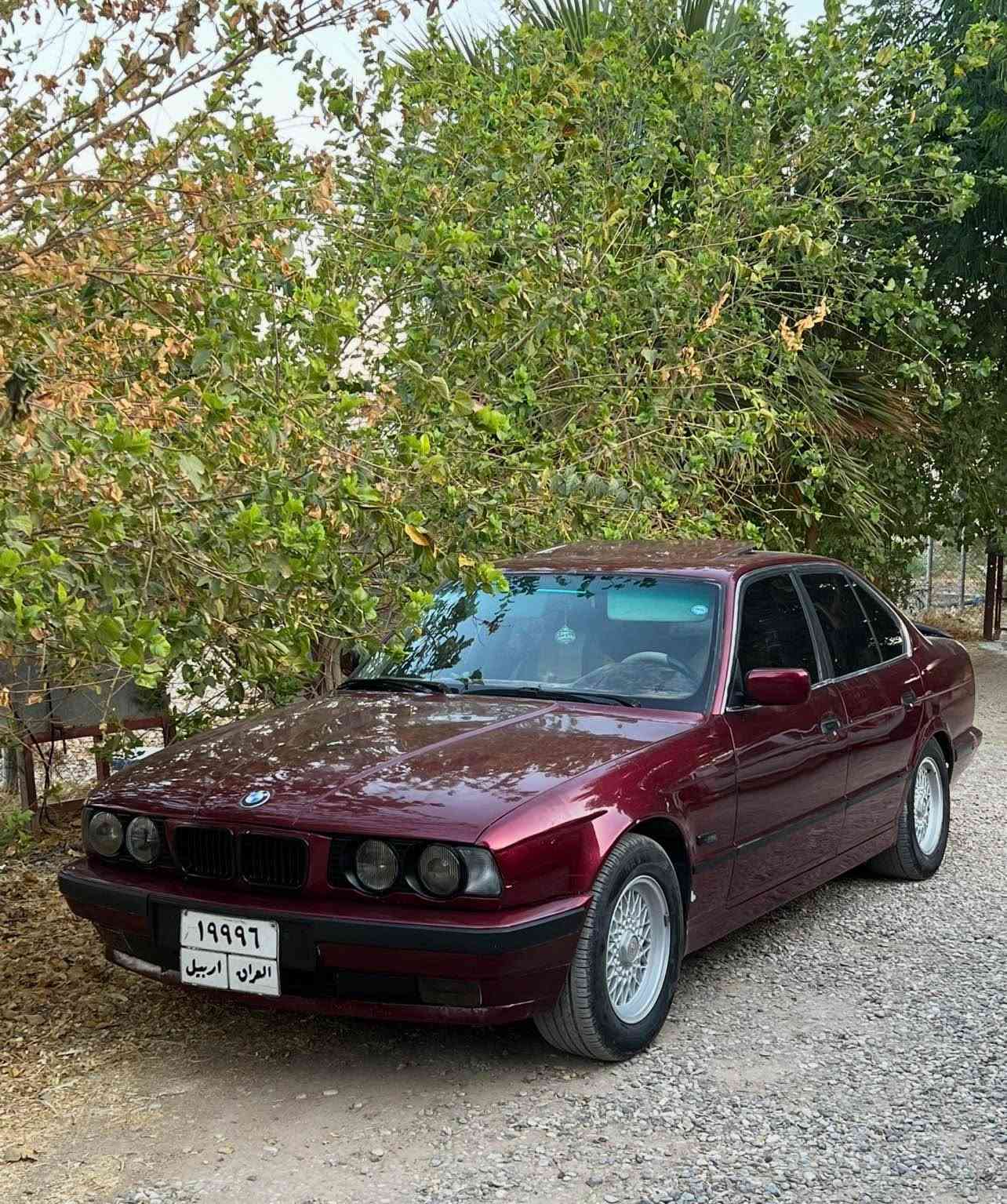فرۆشتن و گۆڕینەوە
Bmw 528
رەقەم و سەنەوی و بەناو کردن و غەرامە بەشەرت
مەکینە ٥٢٨ ی تاک دیجتاڵە
ئەکسلی ٣.٢١ ی بیلاد قفڵی لەسەرە
گێڕی zf ی لەسەرە
ئەقڵی بەرمەجەیە
ساڵۆنسای سستەم سپۆرتە
ماشا اللە تا حەزکەی بەقوەتە
..
سەیارەکە فولە بەس گێر عادیە
ناو زەردە 
چوار جام کارەبایە
٦ کەلەیە
ئاوێنەی گوێ بەرخە
تاقمێ ویل و تایەی حەسیری جوان لە ژێرە
سەیارەکە دەعامی بەردەم بۆ دەعامی دوا بەشەرت دارو بەرد
*********** سەیارەکە لە کەلارە كالار, السليمانية
