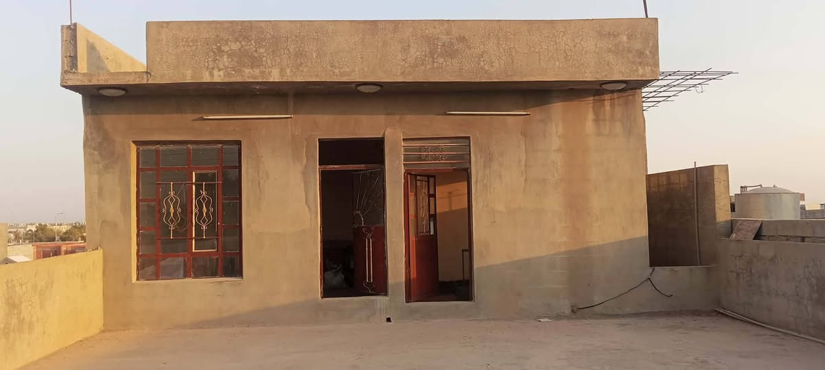 سه رتا به ناوى خوداى گه وره و ميهربان
سلاو كريارانى به ريز ئه م خانومان لايه بوفروشتن رووبه ركه ى 190متر تيجارى پيكهاتوه له دووژورنوستن*هول+متبغ+ميوان+مشته ملأت+بيتونه *ژوورى له سه ره وه +دوكان و هديقه ى كيشى له گه له /خانويكى پاكوخاوينه بس عرزى كاشى نيه ناونيشان كركوك بنجاعلى نزيك شوقه كه كان بنجاعلى ياخود تنيشت ماريامول سه رجاده ى شوقه كان بوزانينى زياترپه يوندى كن به م ژمارانه ى لأى خواره وه 

***********

***********مكتب شالاو زه نگه نه
