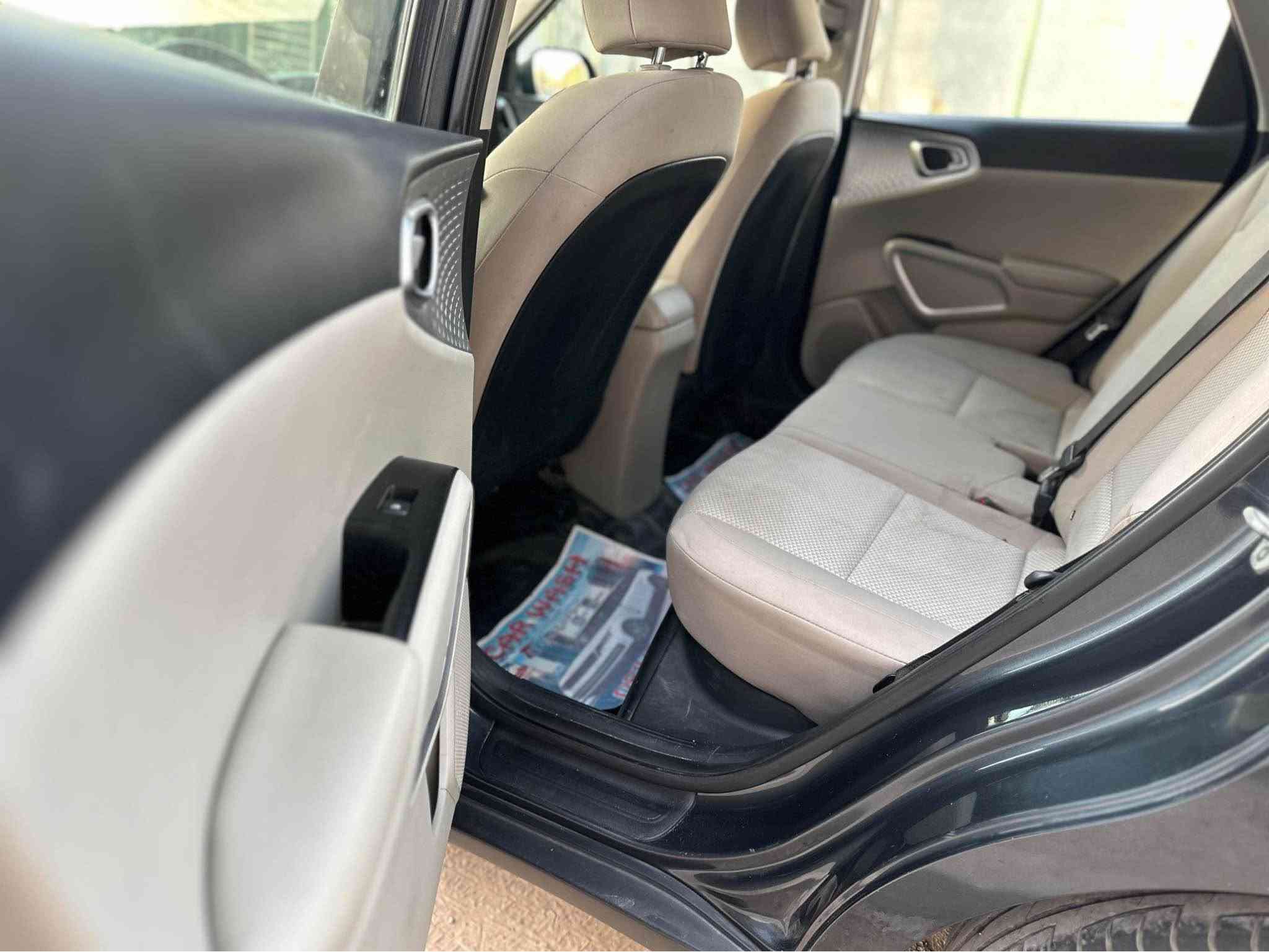 للبيع محتاج فلوس 119 ورقه قفل
كيا صول 20 رقم بغداد محرك دوش الفين السياره بيه نص بنيد ونص باب بدون دواخل بدون ارباك حادثه سرقه جاملغ كير AT 
تبريد كامره غرفه مميز بيجي جديده السياره*********** عنواني بغداد الرصافه بغداد, العراق
