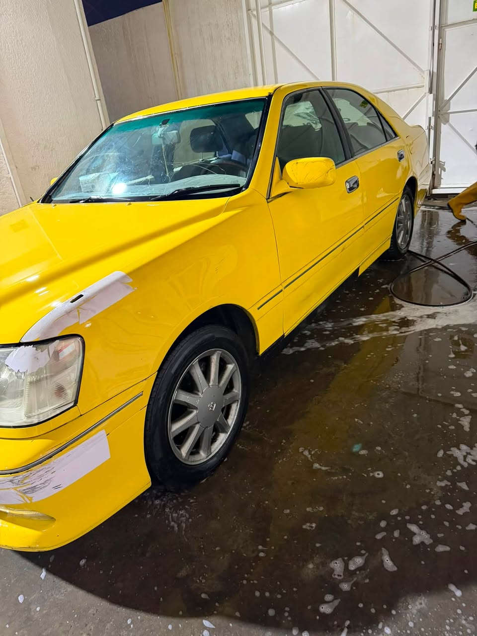 السلام عليكم
ملكه صفره 2003باقي ع الكمرك 
دكمتين 
مكينه ففيفتي 2500
صدرهه الخلفي 50‎%‎
***********
سعرهه60وبيهه مجال
