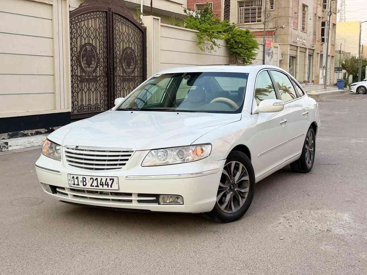 هونداي ازيره
2008  وارد أمريكي مصبوغه حزام بدون دواخل سعرها 75 ورقه  بيها منضومه غاز رقمها بغداد دولي جديد سنويه جديده2031
محرك 6 سلندر 3300 

السيارة فول 
المواصفات
-فتحه 
-نظام ترحيب
-انارة بالمرايات والابواب الامامية
-كاميرا وحساسات خلفية
-حساس ماسحات
-كشنات كهربائية جلد 
-لد امامي وخلفي
-تحكم كامل بالستيرن 
-مري شفط مع الاشاير
-ويل حجم 20
-مرايات قلاب ويه R
-الشاشه اصليه 
نضام سماعات + مضخمات بلاديه
تبريد ثلج 

مكان بغداد 
سعرها 75 
غير متواجد علفيس شراي يتصل ***********
