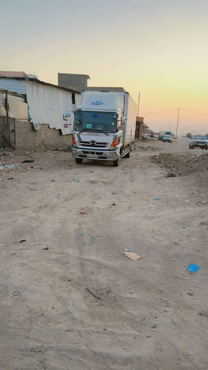 السلام عليكم هينو شيطان 2022 طولها 6 وربع فول عادي تبريد  شاصي سمجه تخم تاير برجستون الاكسن الوره 19 ونص مكينه مكفول من البخار حافظة جديده سنويه لل2032 ب اسمنه سياره جديده معنى الكلمه ماناقصها برغي البصره قضاء المدينه  للاستفسار ***********

