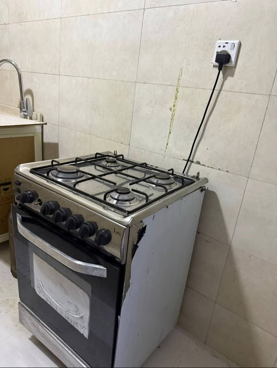 ٢مرحبا للبيع لليدور نضيف طباخ ٤ عيون نظيف وكله شغال حته الجداحه ٩٠ شاشات بدون نت قياس ٣٢  سعر ٦٥ و٤٣ ١٠٠ مكاني الكراده ***********
