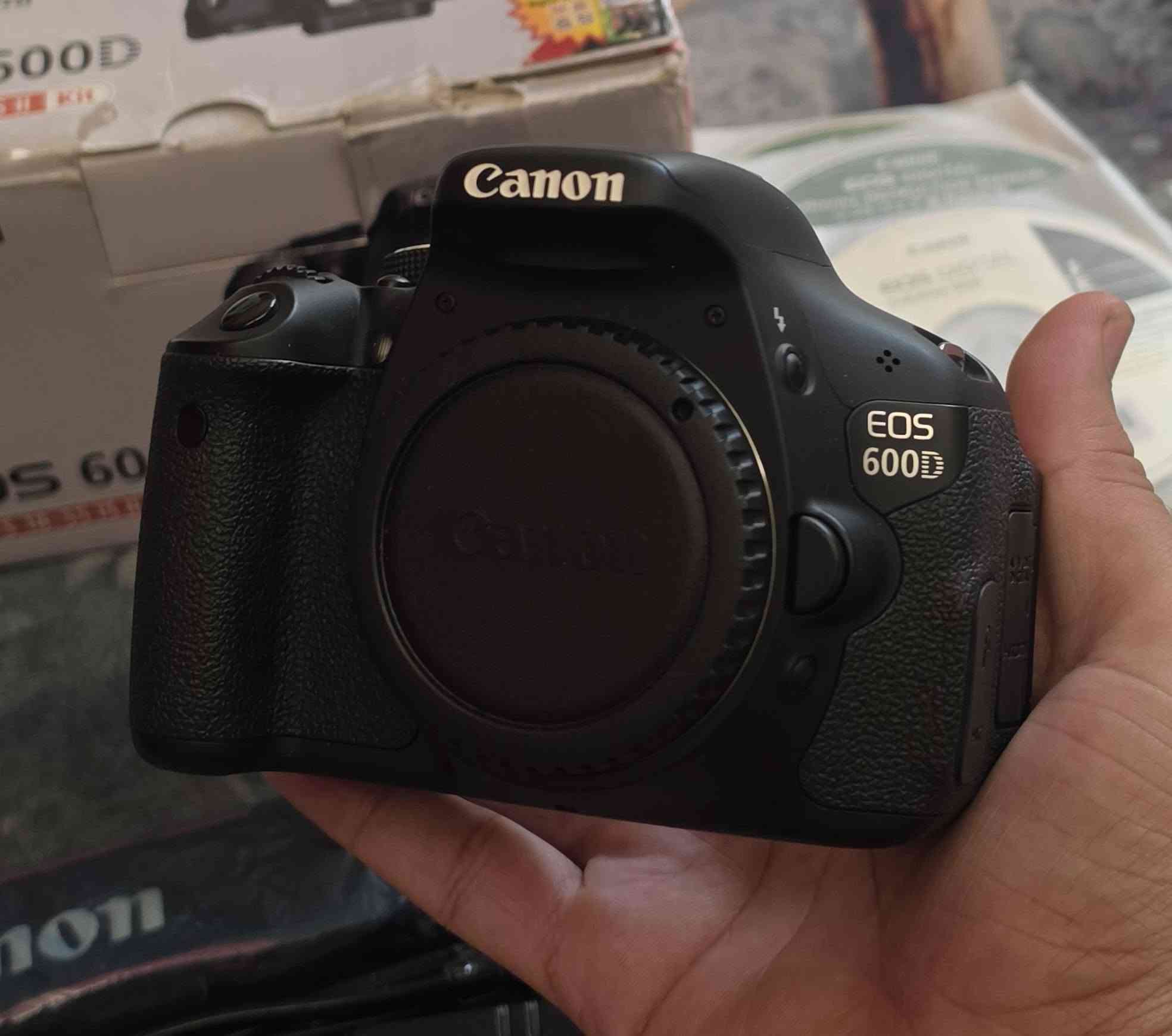 السلام عليكم
كامرا كانون 600D مع عدسه 18 55 الكامرا استعمال مره واحده كامل ملحقات الاصليه السعر ٣٧٥ بيه مجال مكاني نجف 
توصيل موجود للاستفسار مراسله او الاتصال ***********
