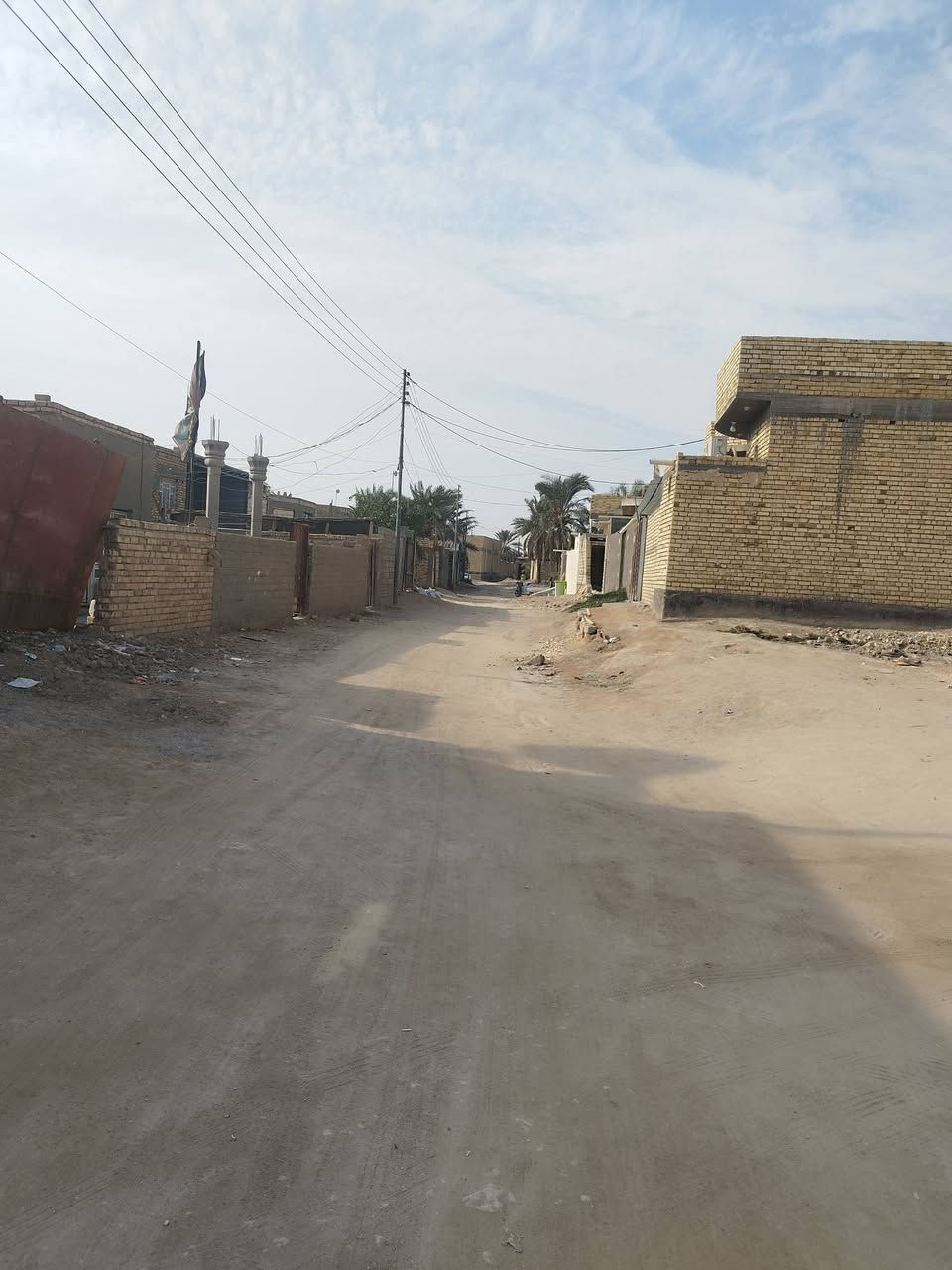 سلام عليكم بتلو للبيع في الورداوي مساحه البتلو 180يتكون من غرفتين وصاله ومطبخ حار او بارد اودونيه او صحيات خارجيه او لها شارع ثاني مقابيل كوفي شوب البنمبش او قريبه على ورداوي مقابيل الغسل مال رشوان..إذا موشراي لاتخابرني رحمله ولديك سعره29 ***********
