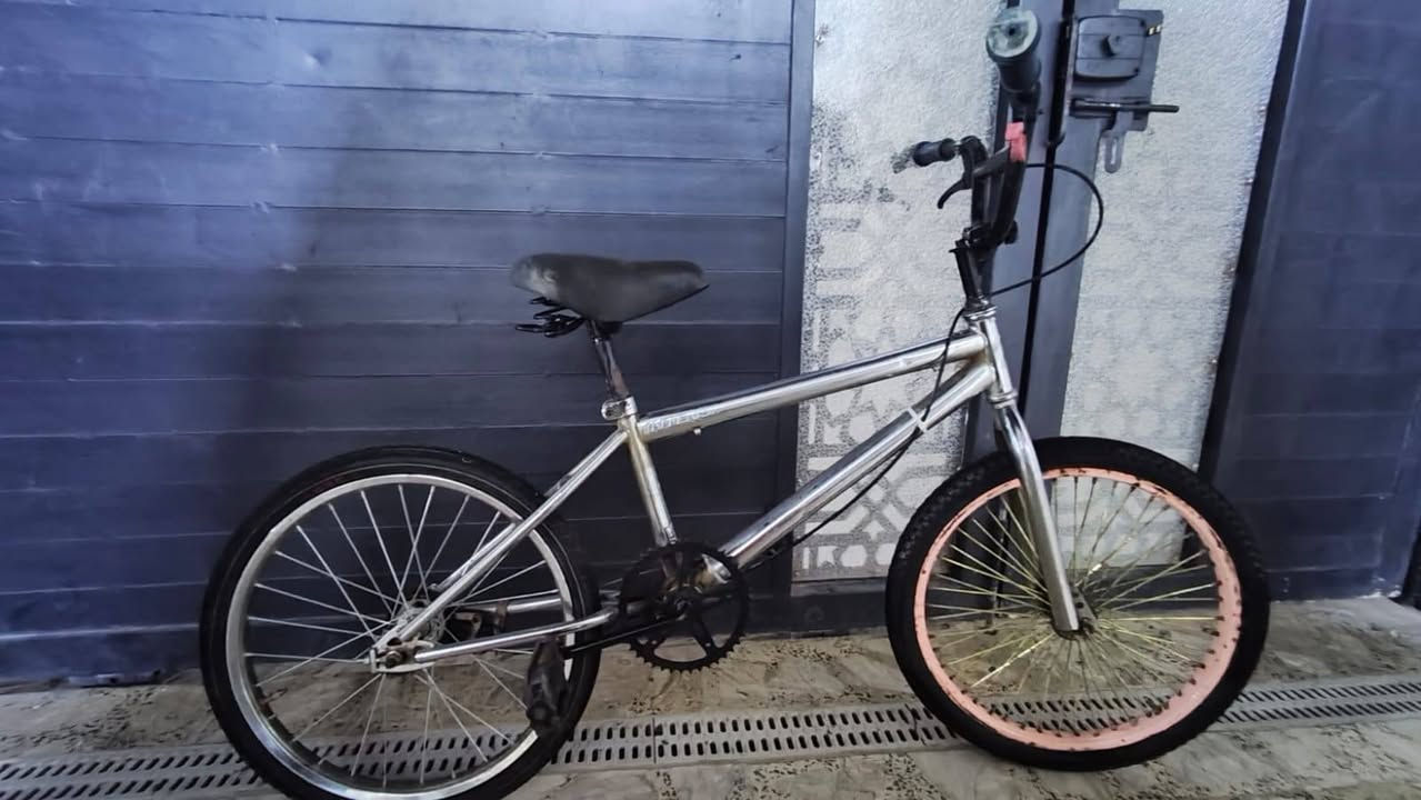 بايسكل BMX فضي لامع السعر 60الف للاستفسار ***********
