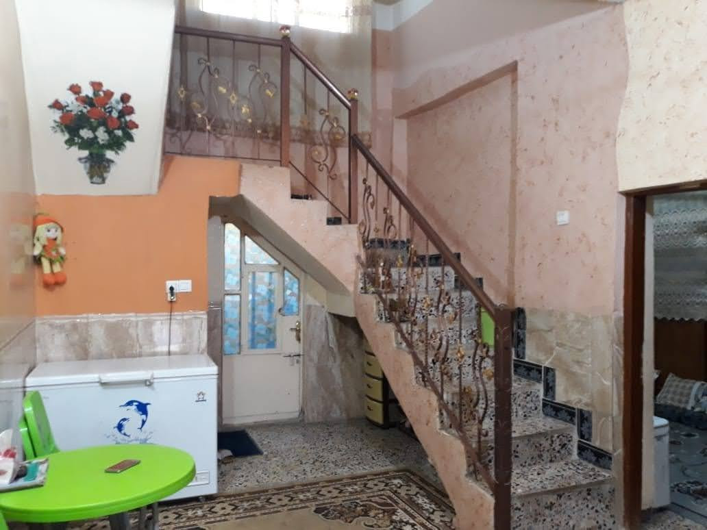 السلام عليكم بيت للايجار الزيتون ابو غريب الشارع المجاور لجامع الإسراء والمعراج شارع ساحة كرة القدم مساحته ١٠٠ متر طابق واحد نظيف صاله وغرفة نوم وهول ومطبخ وحمام وصحيات جاهز للسكن ايجاره 400 الف مطلوب عائله صغيرة ويفضل ان يكون صاحب العائلة موظف علما اني صاحب الدار للاتصال ***********
