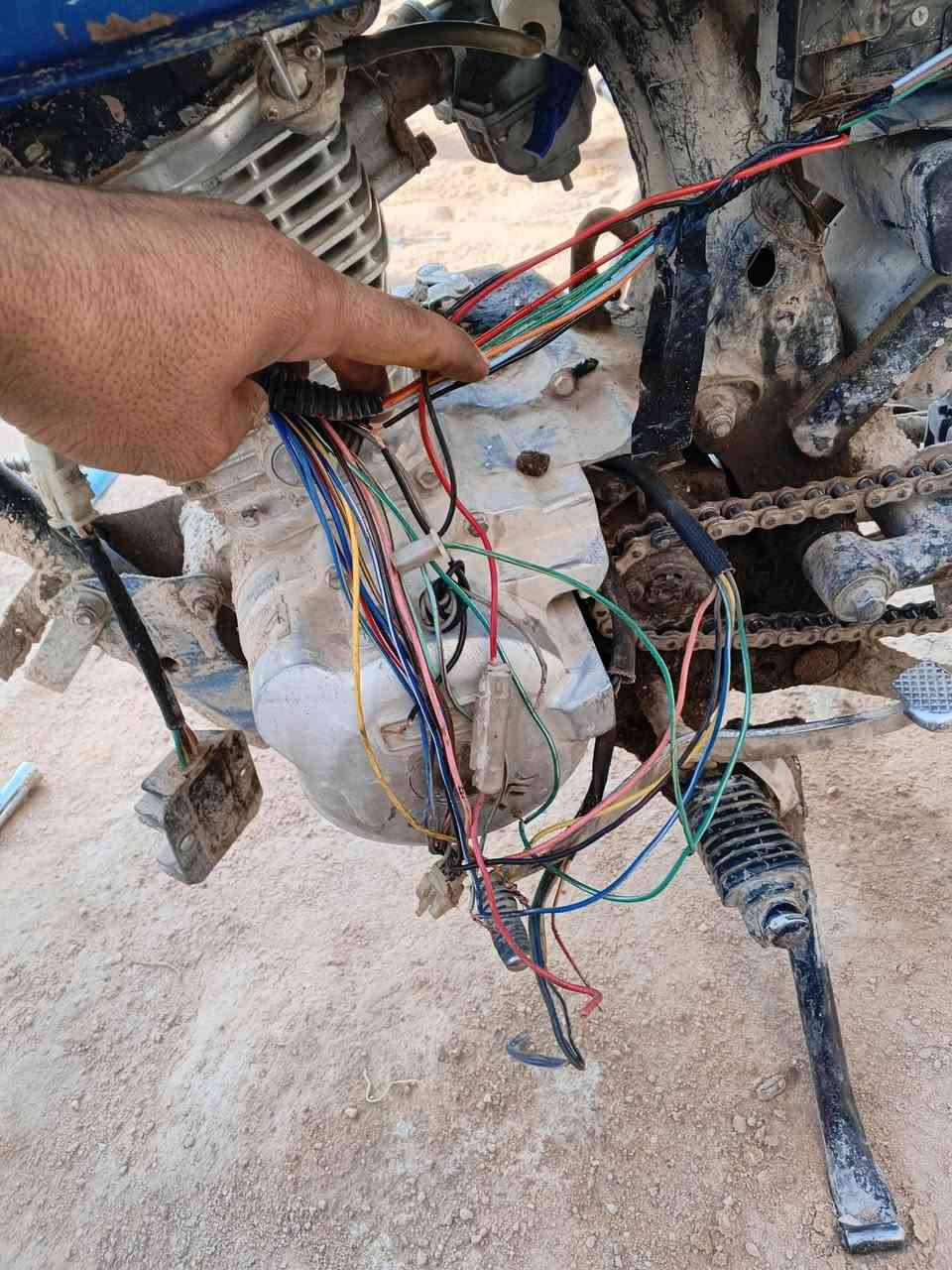 اربعه كير اوراق اصولي وكيلها العارضي ب250 الف
اليوم اني وامشي الزنجيل علس ذني الوايرات وطفت دراجه مخليها للعمل جان صندوك وراها تفيدك بهل سعر نروح للوكيل بلخان اداورلك وتاخذها دفع مالي خلك لا لتصليحها ولا للحجي لهواي بيتي بحي الندى وهذا رقمي ***********
