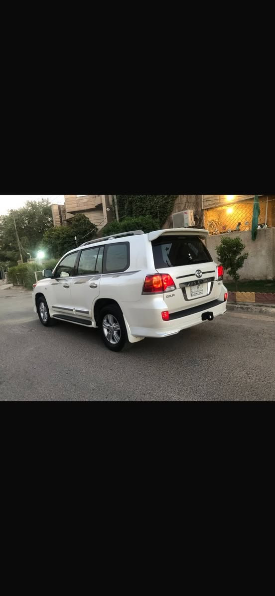 لاندكروز مكفولة كفالة عامة. شرط 
بدون تبديل وصبغ وبارد 
محرك. كير بلادي بدون فتح 
سيارة مخدومة وجاهزة
مواصفات لاندكروز معروفة
سلايت بصمة  وباقي مواصفات معروفة 
(رقم ثلاثي ) مع الرقم تباع  )(526)
السعر. 28 
المكان البياع 
لاستفسار ***********
