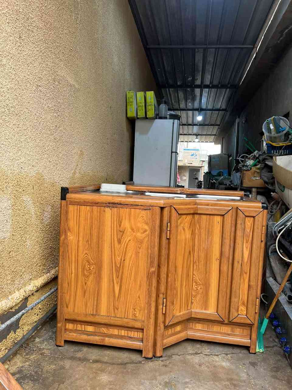 السلام عليكم كاونتر نضيف للبيع 
6 قطع زاويه و رف علوي يجي جوا طباخ 
و سنك بي حوضين طويل يجي فوكا هم رف علوي 
عله طوله مثل مموضح بل صوره 
وسنك ثاني هم بس حوضين 
نضيف بس اخذ وشد
للتواصل واتساب ***********
