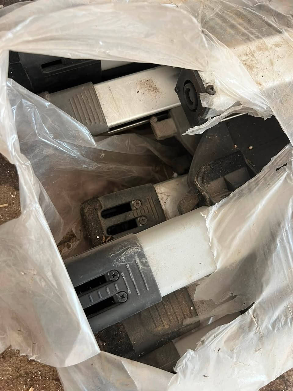السلام عليكم
للبيع بردات صندوك جدد مامستخدمات توسان وسبورتج 
الوحده ب ٦٠ 
عنوان بغداد جسر ديالى 
***********
