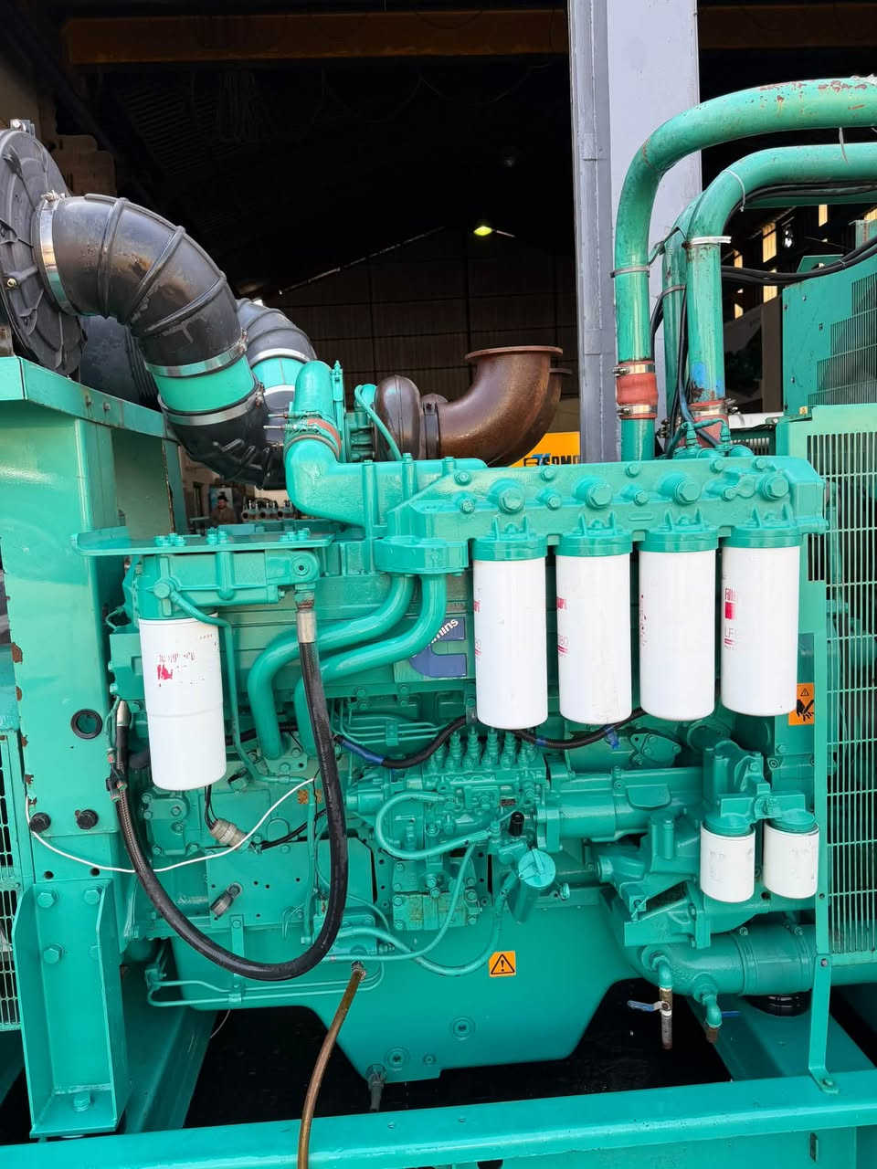Cummins QST30-g4
1100KVA
***********
***********

نص مكتوب في الصور:
- 445 4***********838