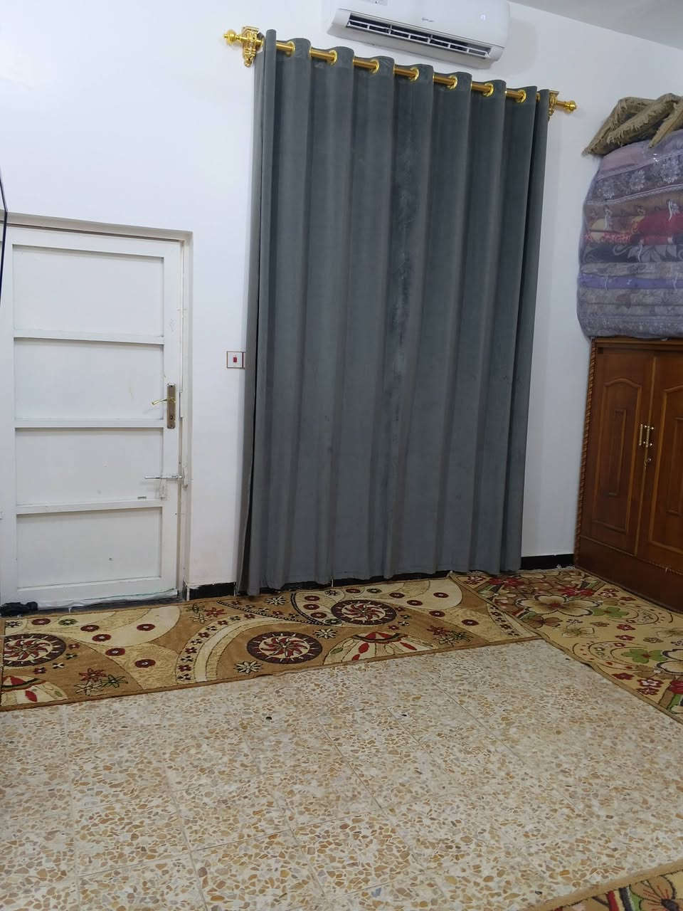 بيت للبيع حي الشهداء الثانيه طابو صرف حر مساحته 135متر +فضله متكون من غرفتين،صاله،براني،مطبخ،مجمع صحيات ،السعر خاص،رقم تلفون***********
