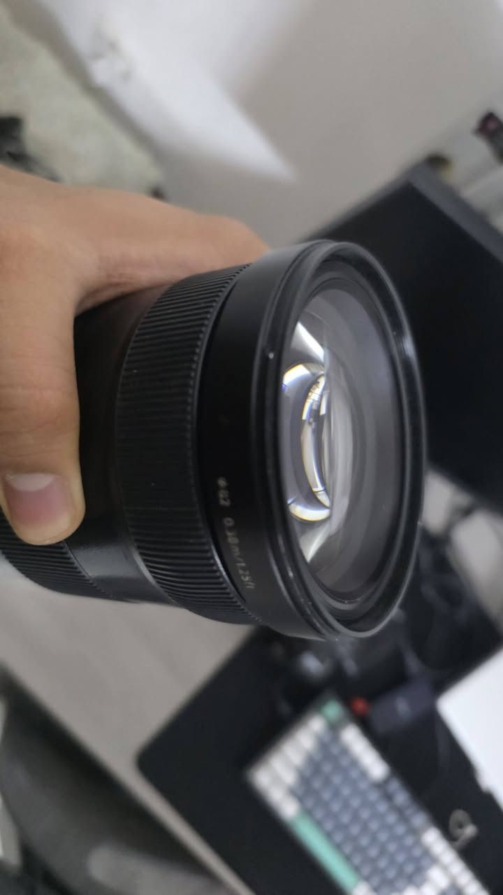 sony a7siii           2700 السعر
بدون كارتونة يجي ويها. كيجات ثنين وبطاريتين
gm 24 70              السعر ١٥٠٠
تواصل وتساب ***********
