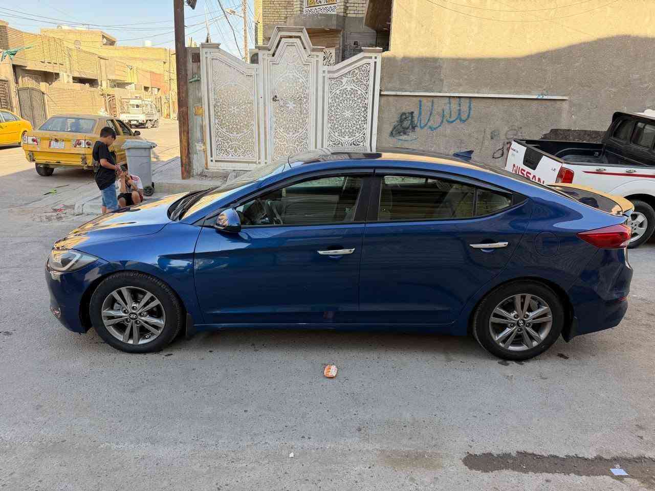 سلام عليكم
عارض سياره انتره موديل 2017حادثها بنيد فقط بدون دواخل محرك دوش كير AT حداديه وتخم تاير جديد تبريد تدفئه شغال فول السياره المتيد عده الفتحه 
العنوان بغداد
الرقم /***********
